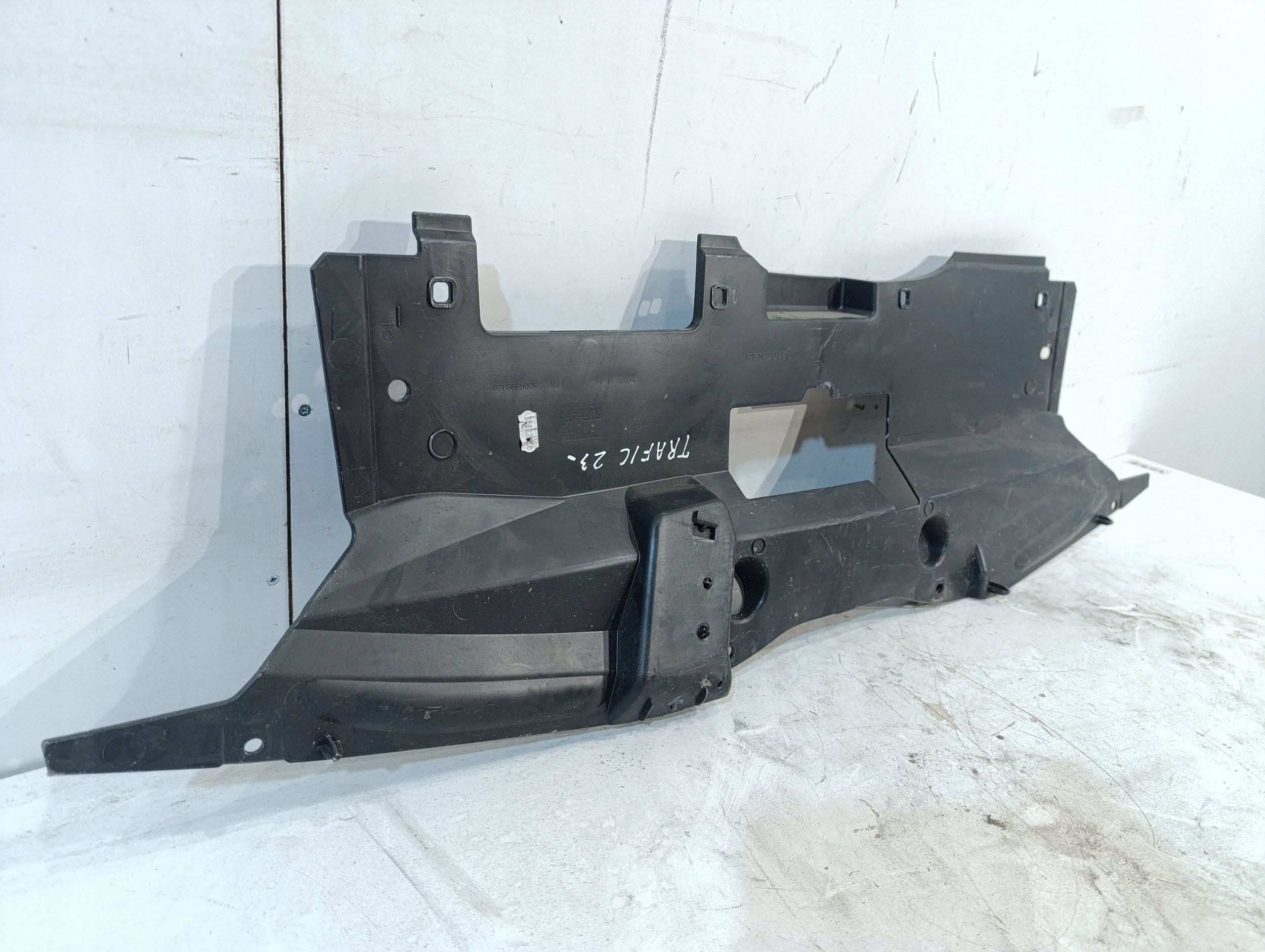 Övre frontpanel Renault Trafic III 620366902R image 7