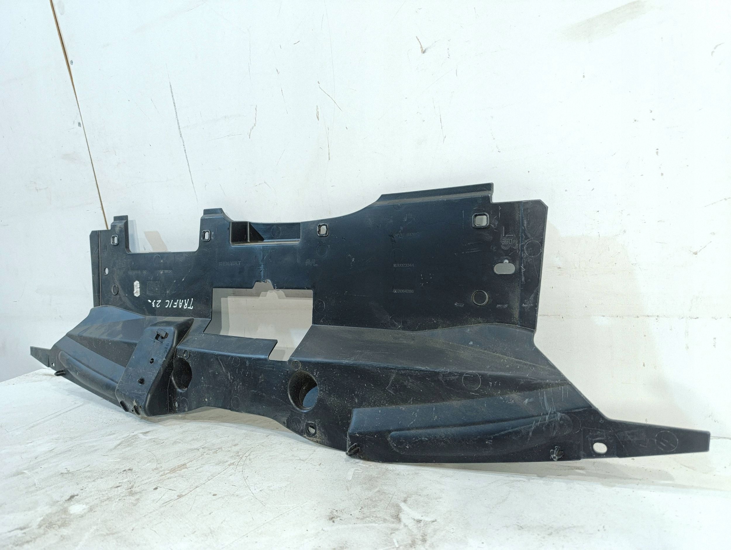 Övre frontpanel Renault Trafic III 620366902R image 8