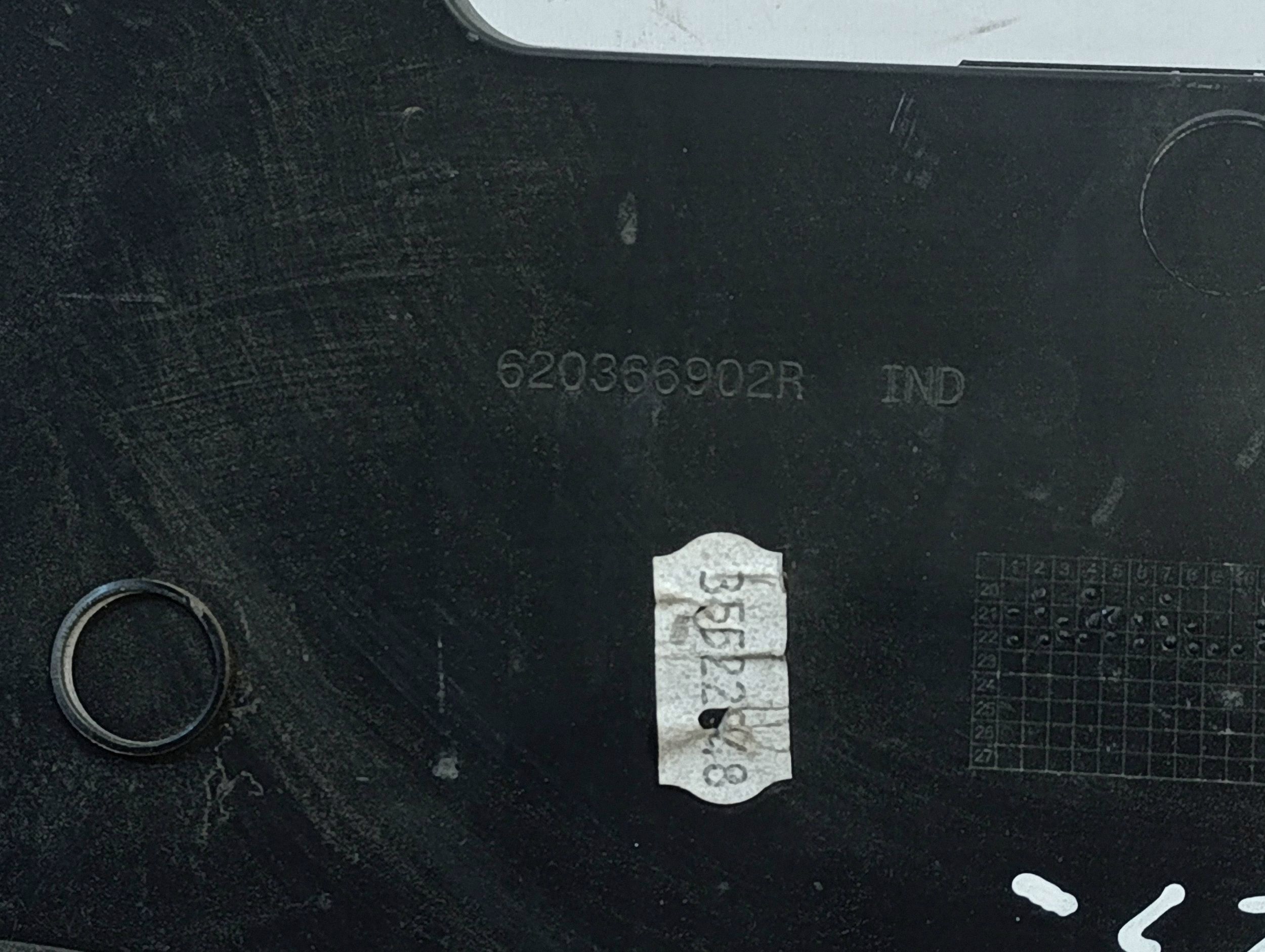 Övre frontpanel Renault Trafic III 620366902R image 9