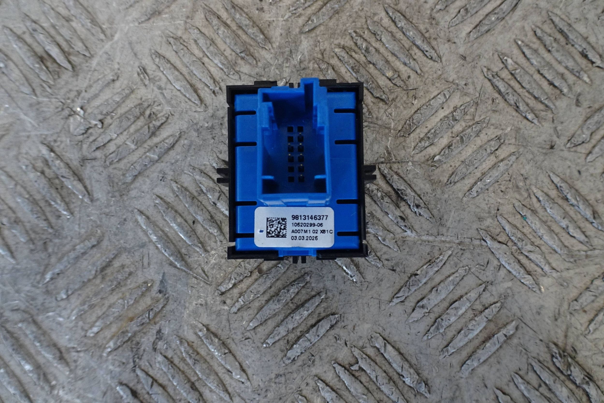 Botón Interruptor Freno de Mano Jeep Avenger 2022- image 3