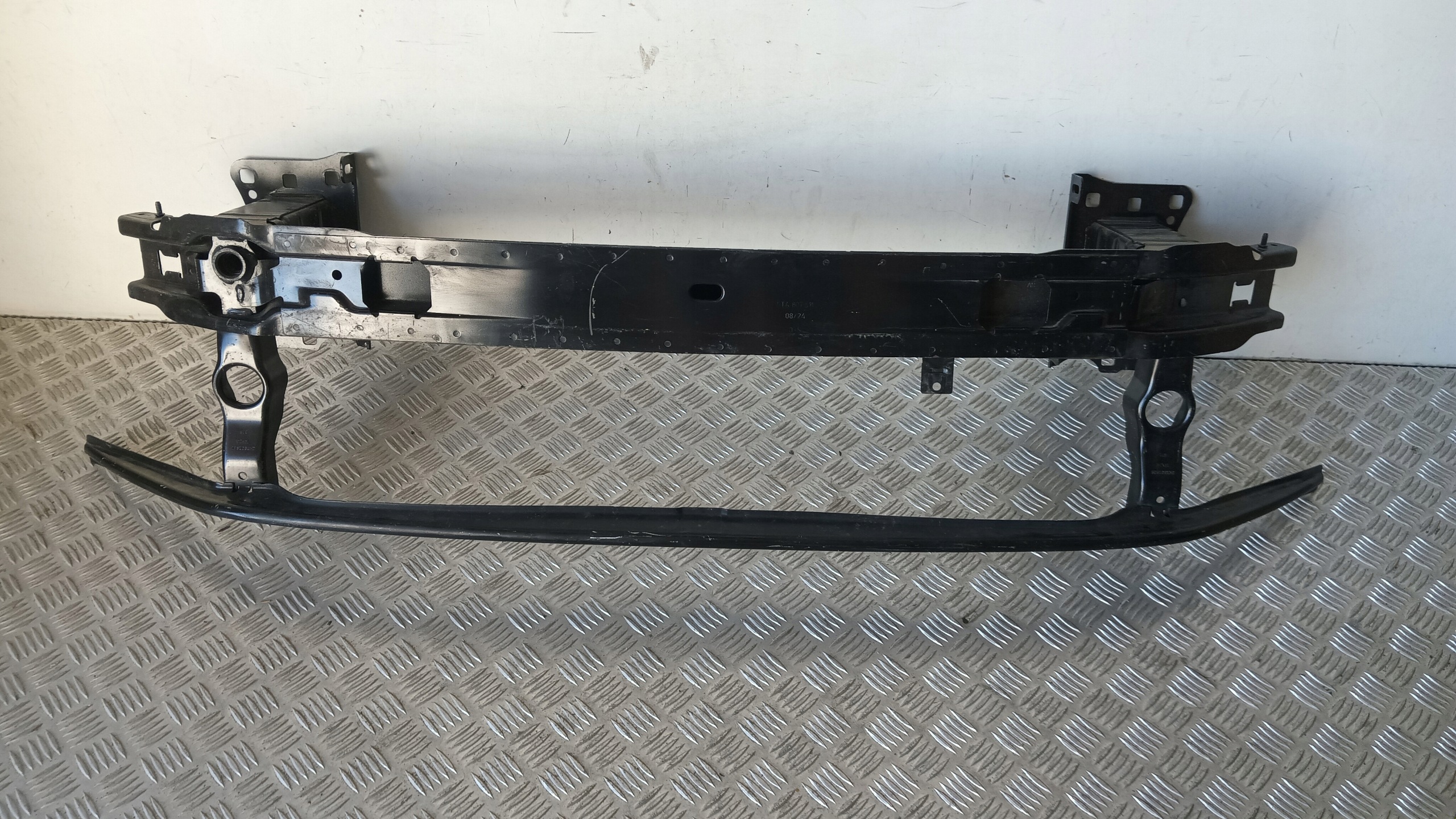 Puskurin palkki VW Caddy 2K7 20-26