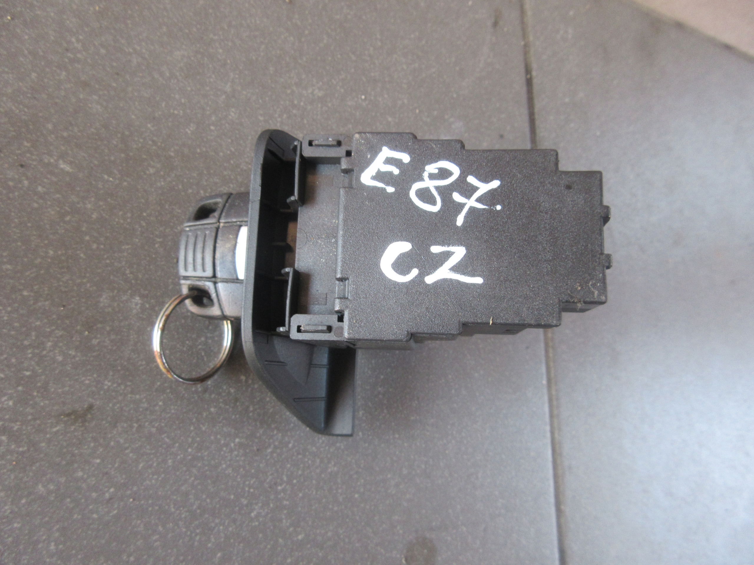 BMW E87 LIFT Startnyckel 1.6B OE 6954718 image 2