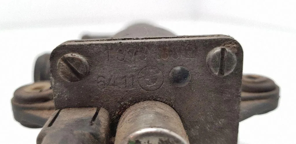 BMW E28 M10 M20 Vanne d'eau radiateur image 3