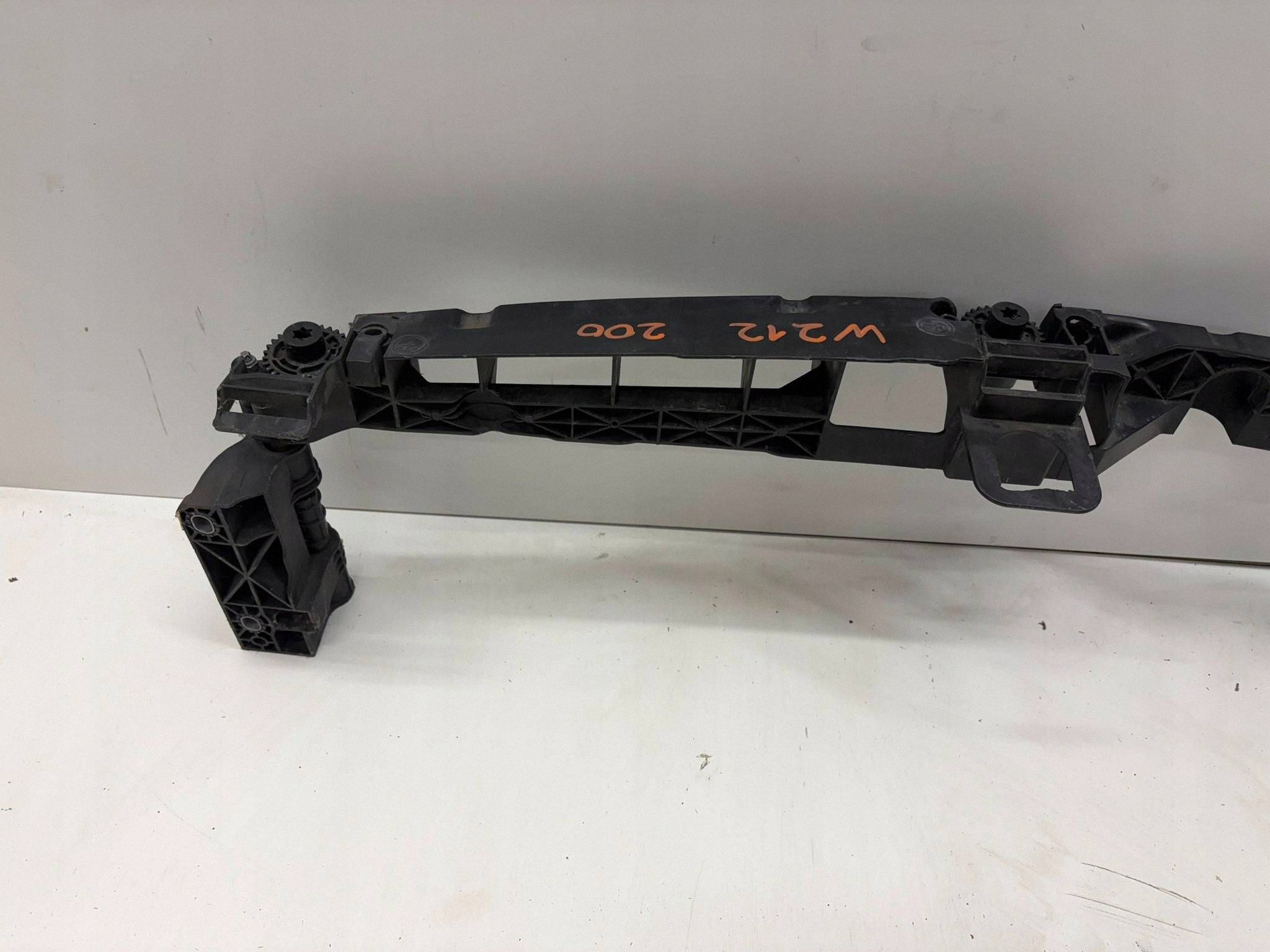Mercedes E-Class W212 Grille Bracket A2128801403 image 6
