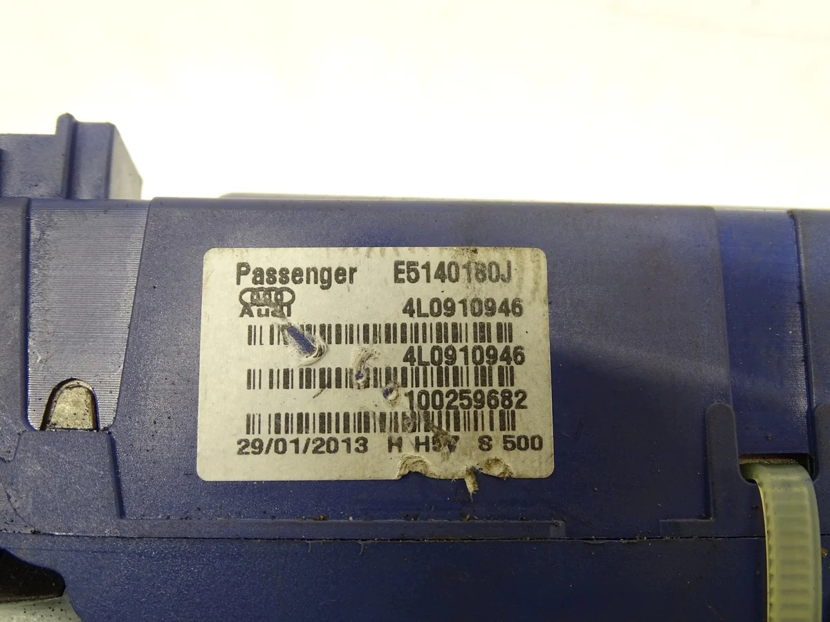 Audi Q7 4L Heckklappen-Stellmotor 4L0910946 image 4