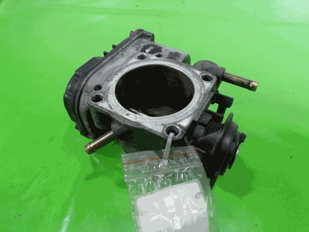 SEAT TOLEDO II 1.6 8V 102KM PRZEPUSTNICA 06A133062J image 6