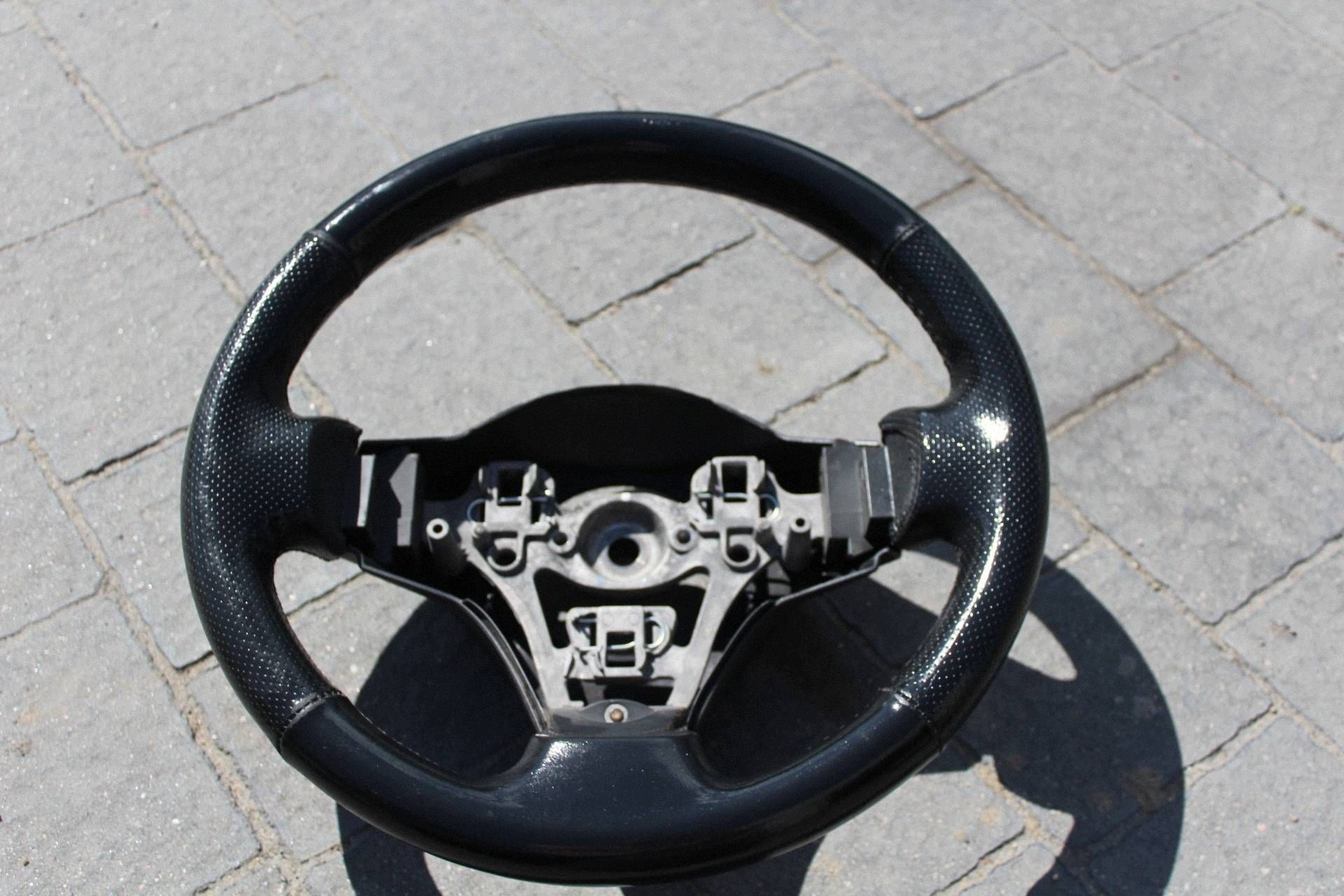 Ohjauspyörä Toyota Yaris II BGK3237 image 2