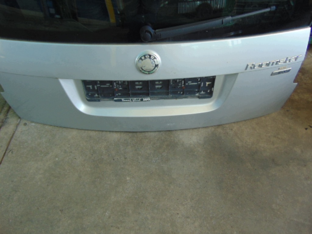 SKODA ROOMSTER TAKALUUKKU I-140340-