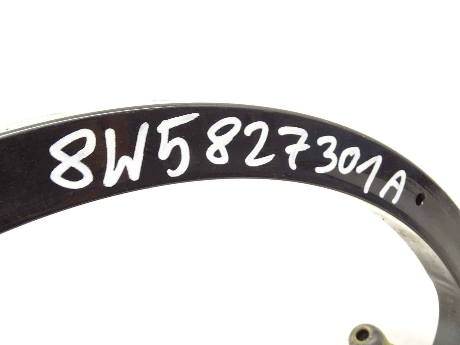 Charnière hayon gauche Audi A4 B9 image 4