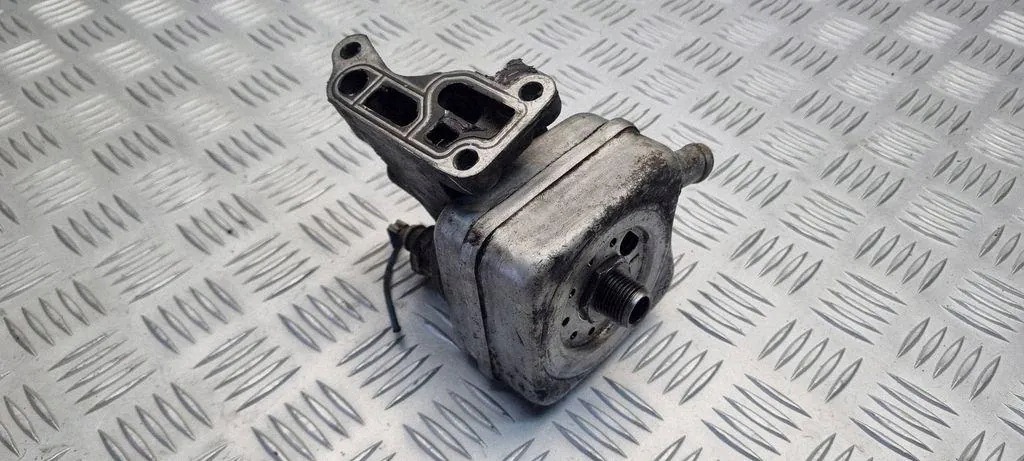 VW Ölfiltergehäuse 053115417A gebraucht image 2