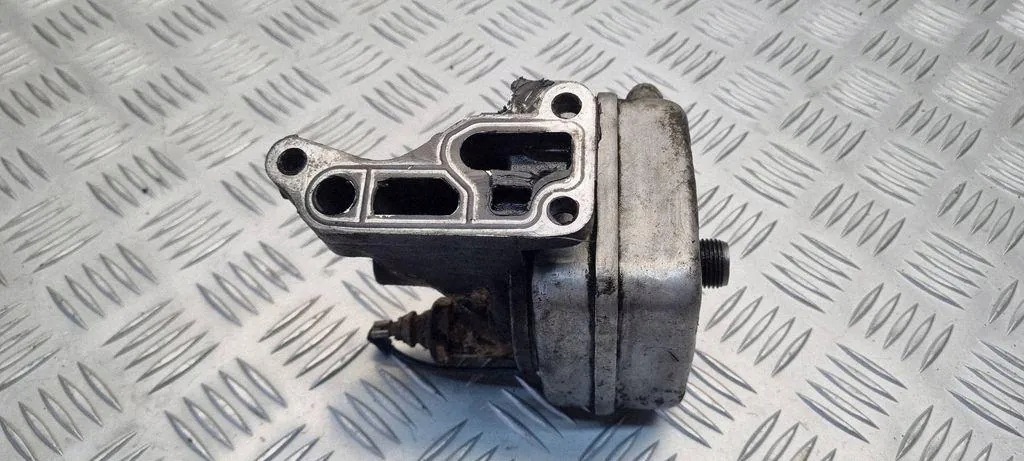 VW Ölfiltergehäuse 053115417A gebraucht image 3