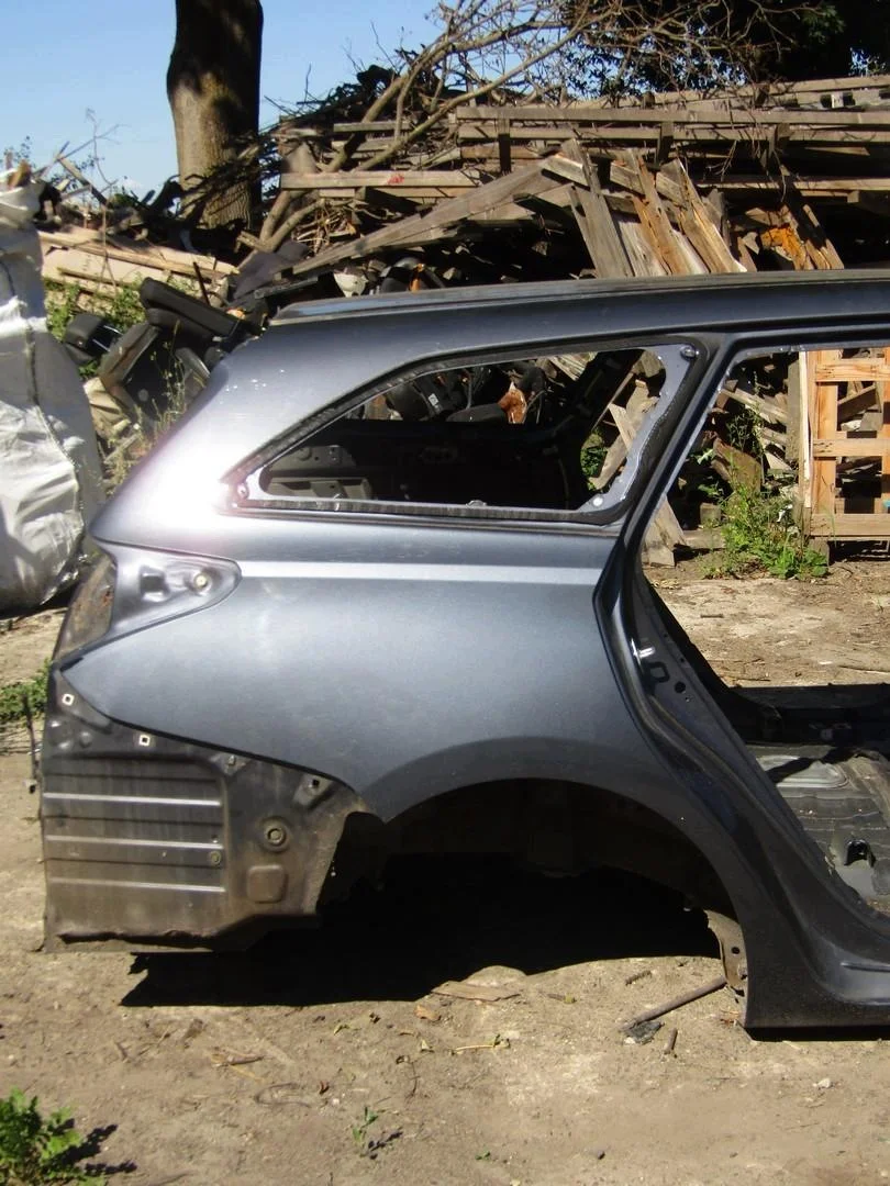 Takalokasuojan osa Toyota Auris II Kombi