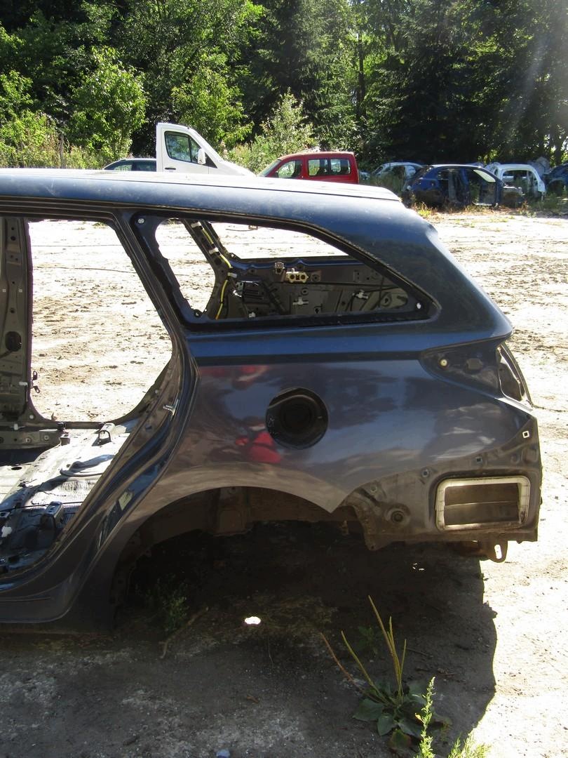 Takalokasuojan osa Toyota Auris II Kombi