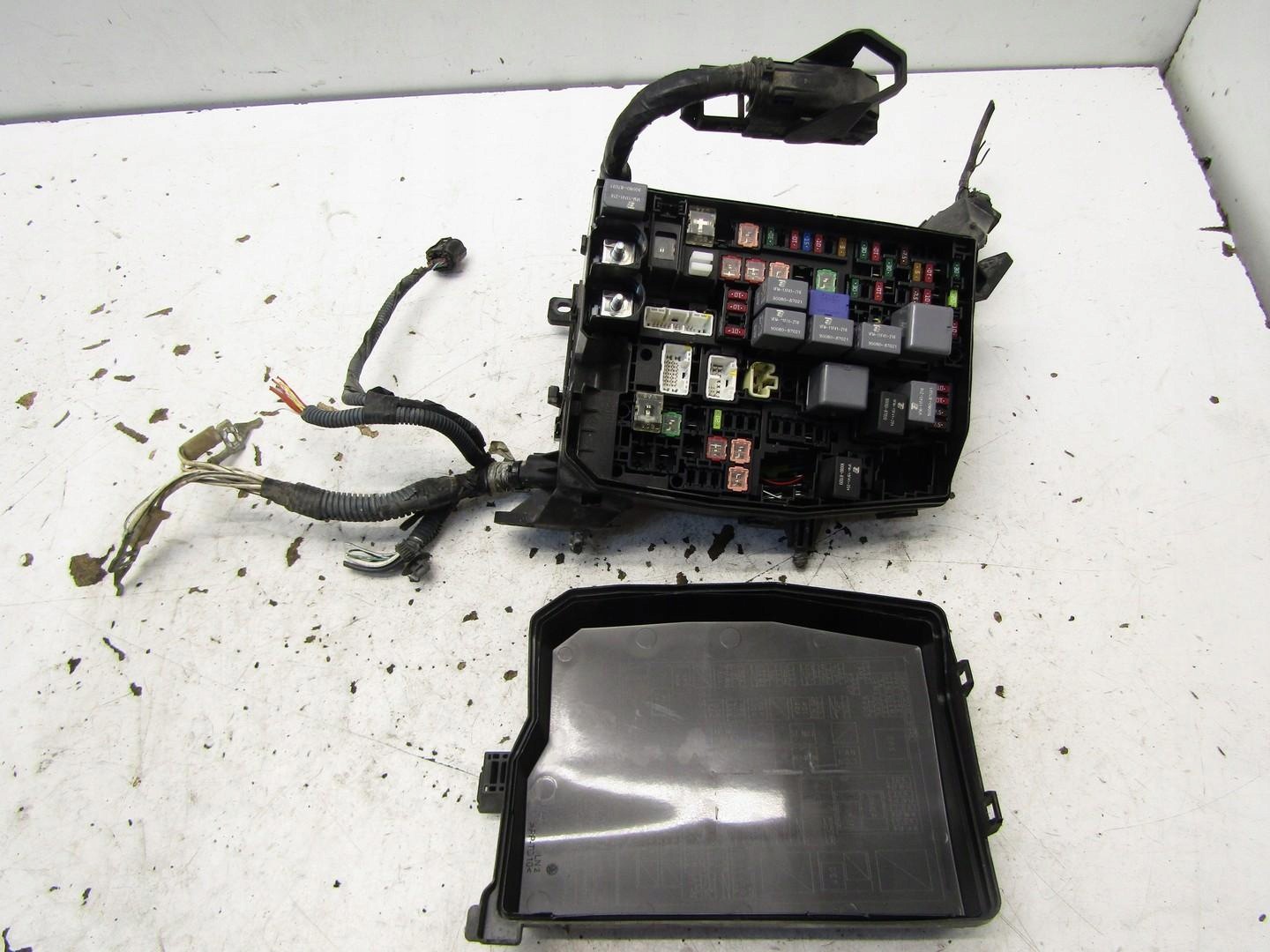 Auris II Abdeckung Sicherungskasten 82662-02410 image 3