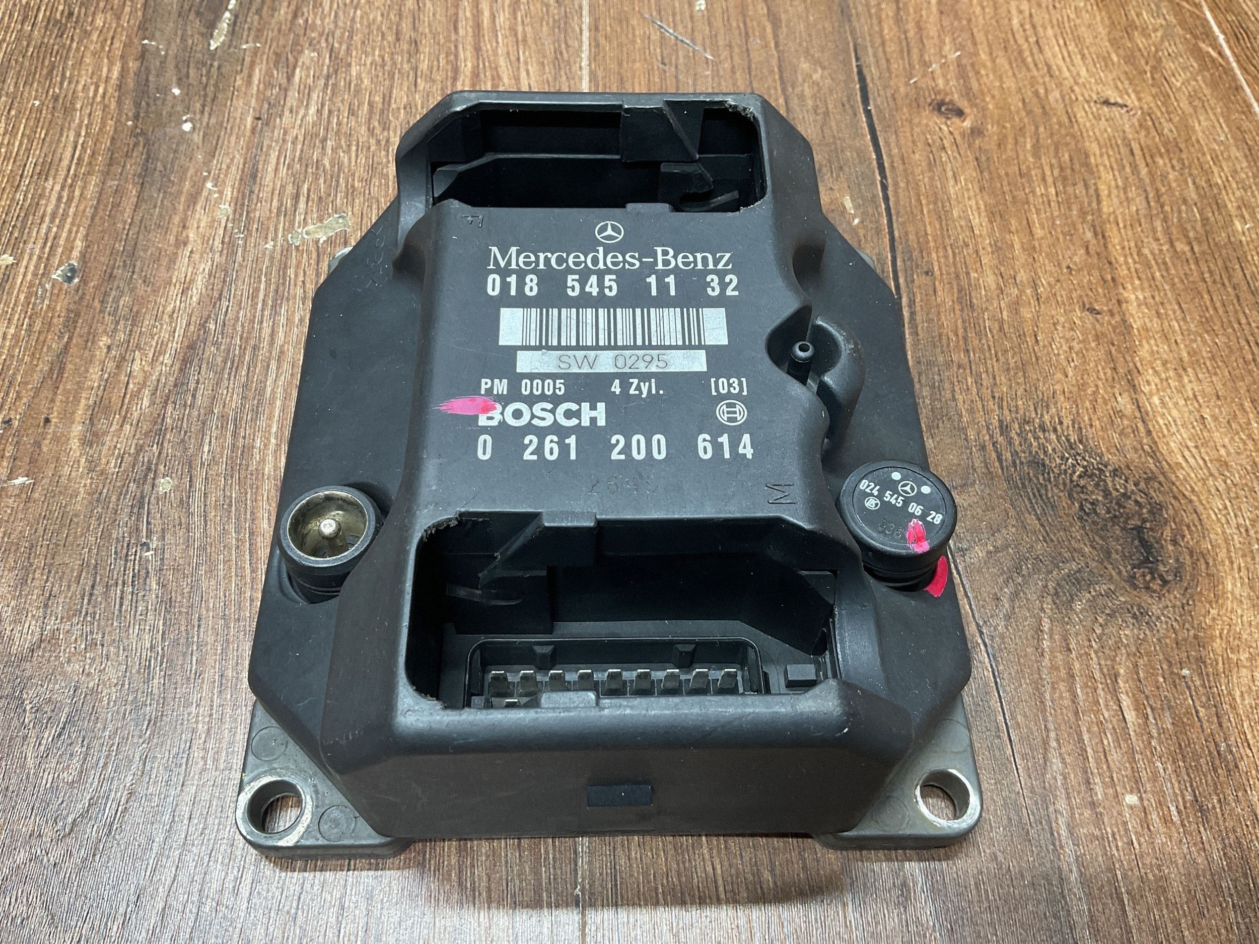 Module d'allumage Mercedes W124 W202 4 cyl. 0185451132 image 2