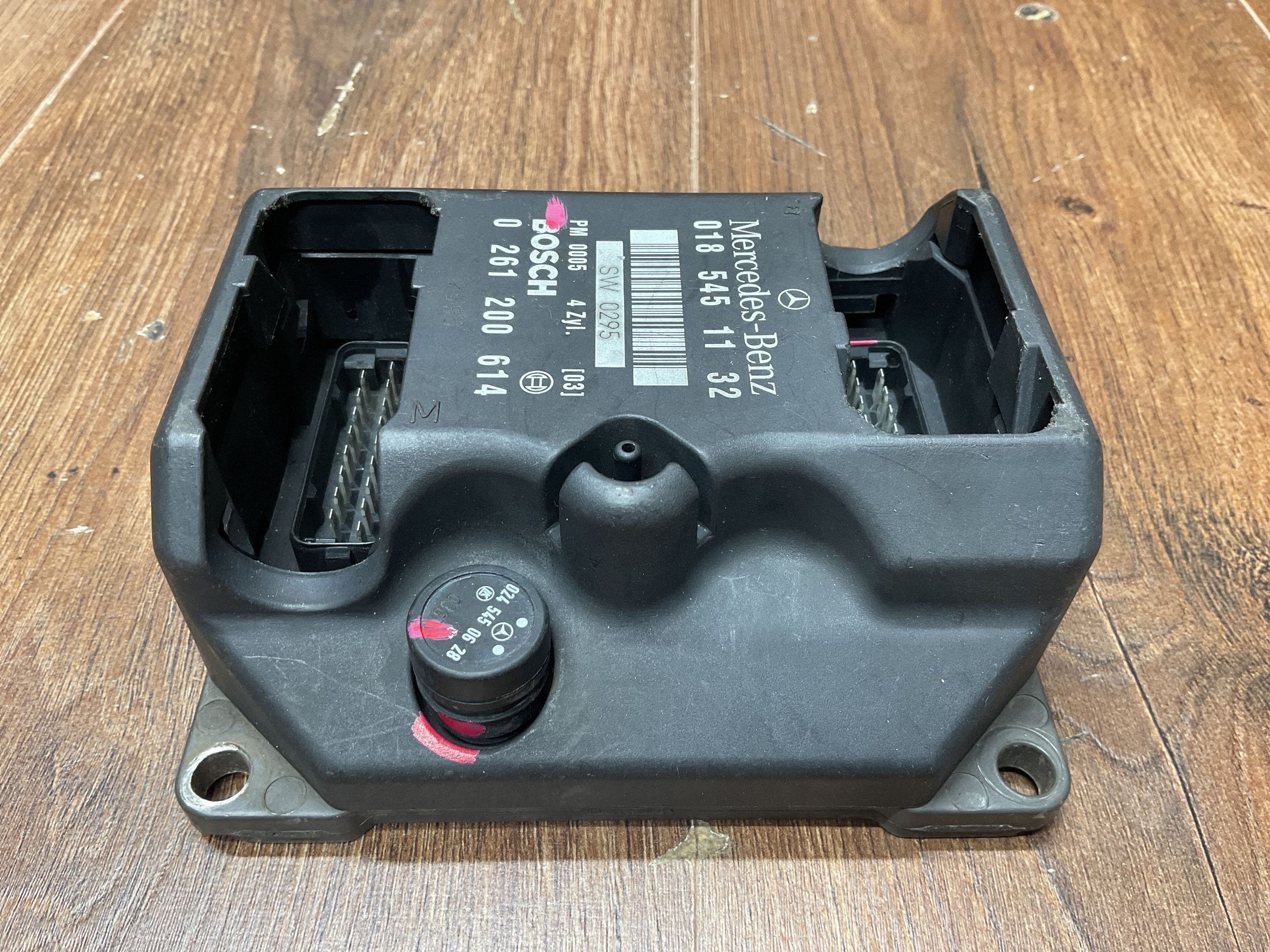 Module d'allumage Mercedes W124 W202 4 cyl. 0185451132 image 4