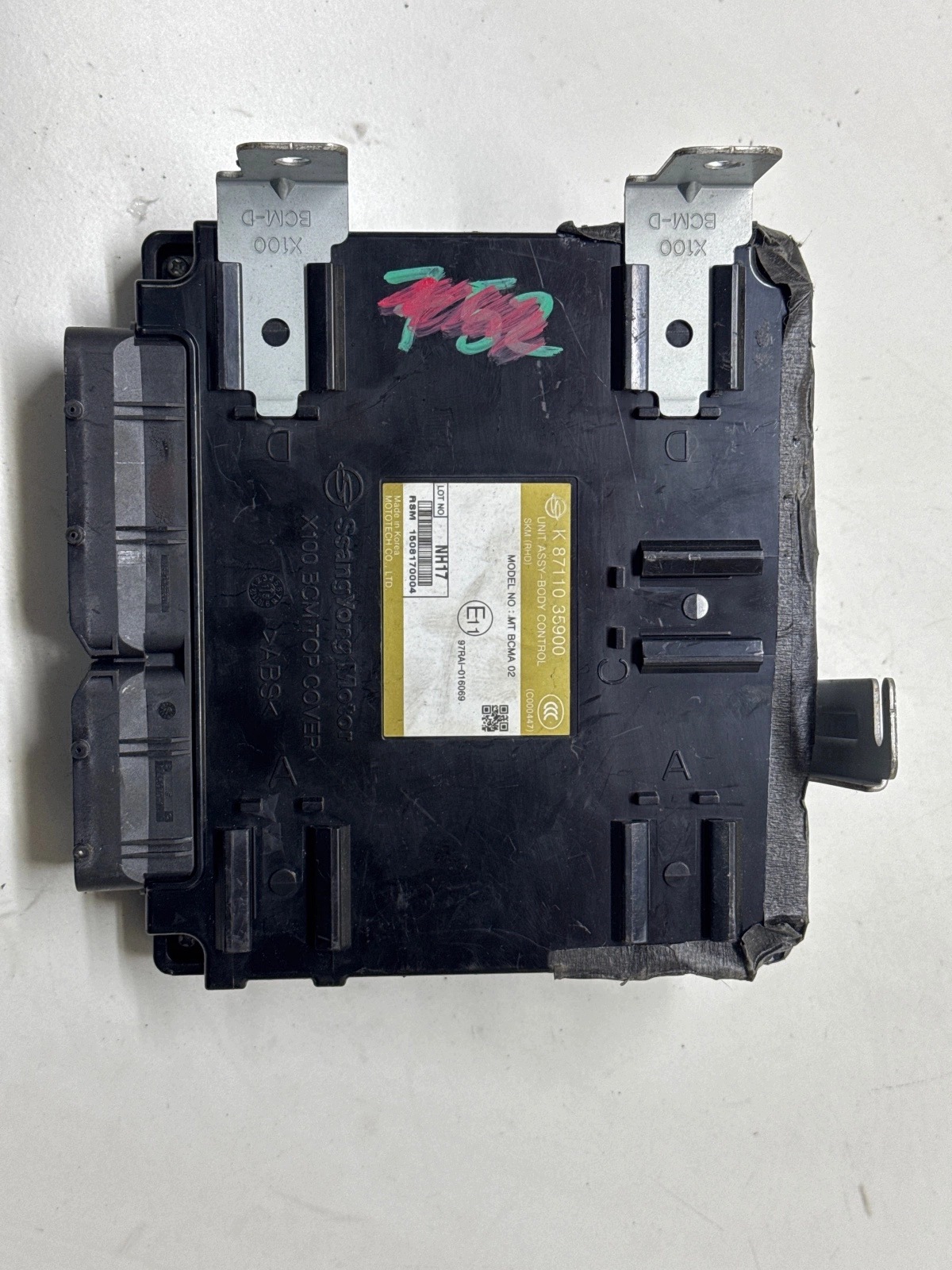 Módulo BCM SsangYong Tivoli K8711035900 Usado