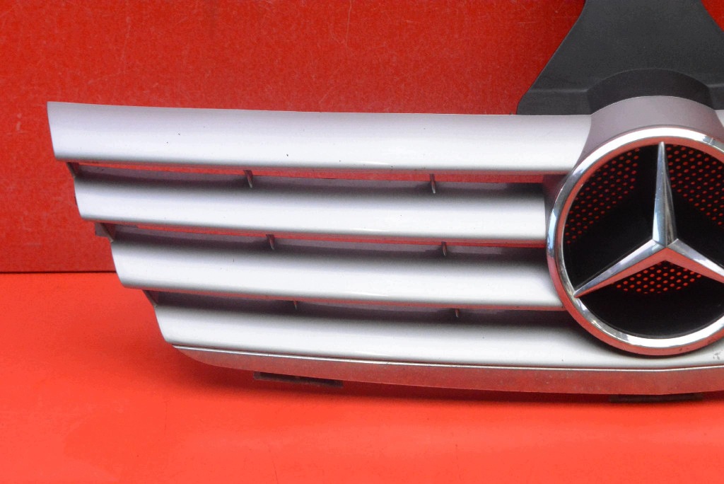 MERCEDES C-KLASA W203 Grill A2038890190