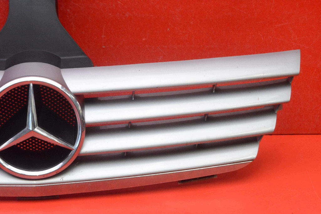 Kühlergrill Silber Mercedes C-Klasse CL203 W203 image 3