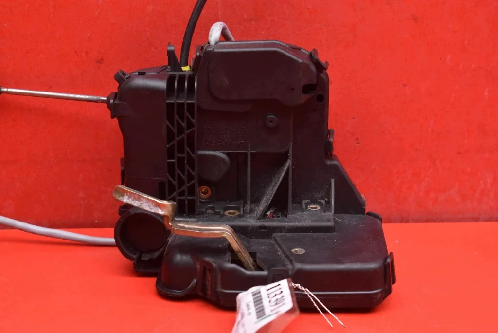 Serrure porte avant droite Mercedes Classe C W203
