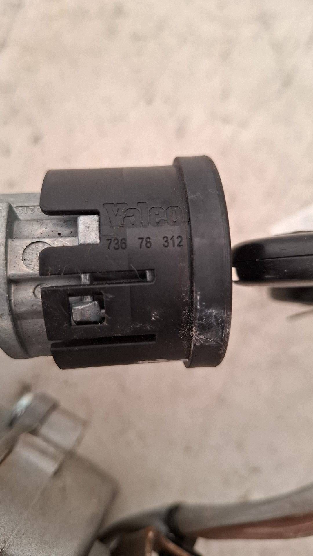 Ignition Switch Peugeot 107 73678312 image 3