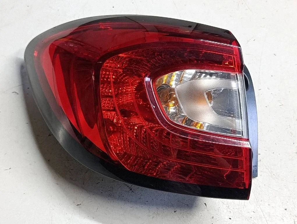 Renault Captur I Feu Arrière Gauche 265558548R image 2