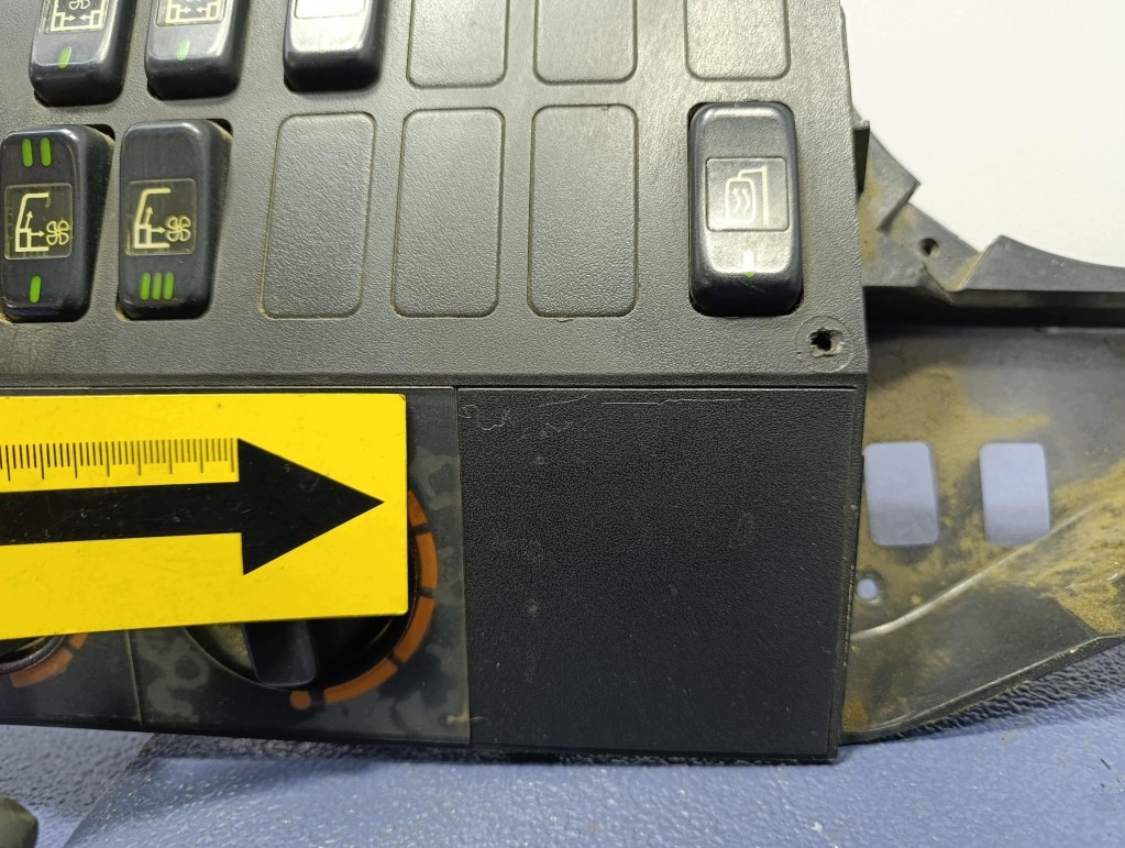 Panel de interruptores Mercedes O303 82-92 usado image 4