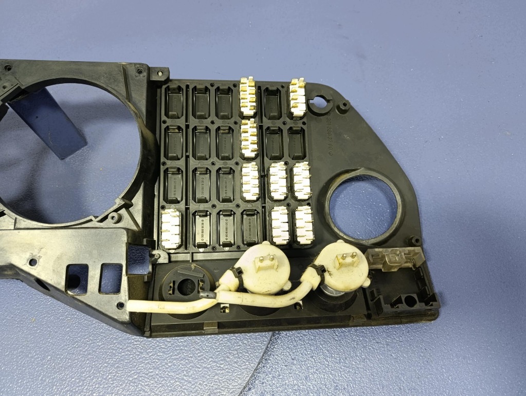 Panel de interruptores Mercedes O303 82-92 usado image 6