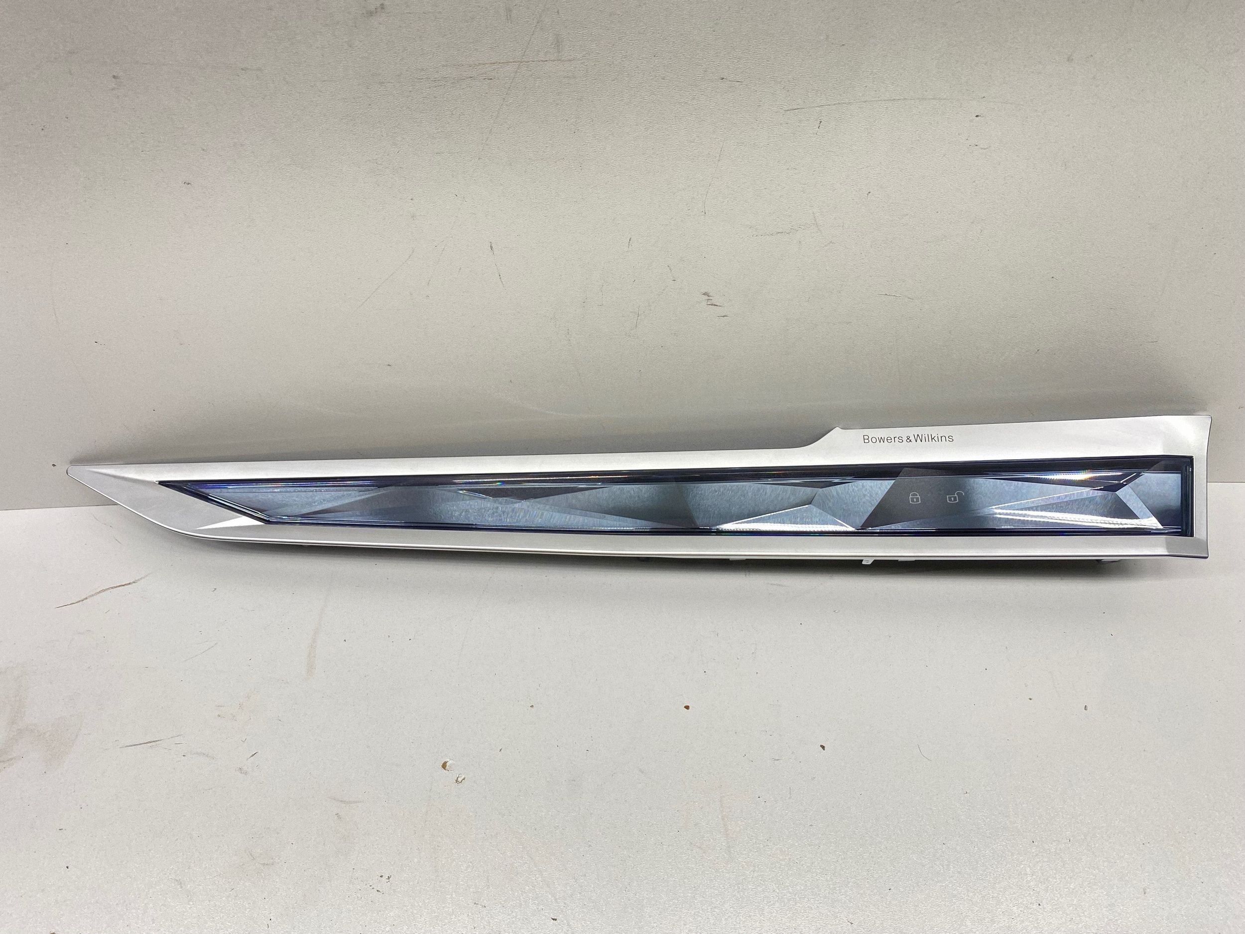 BMW 7 G70 i7 Front Left Door Touch Panel image 2