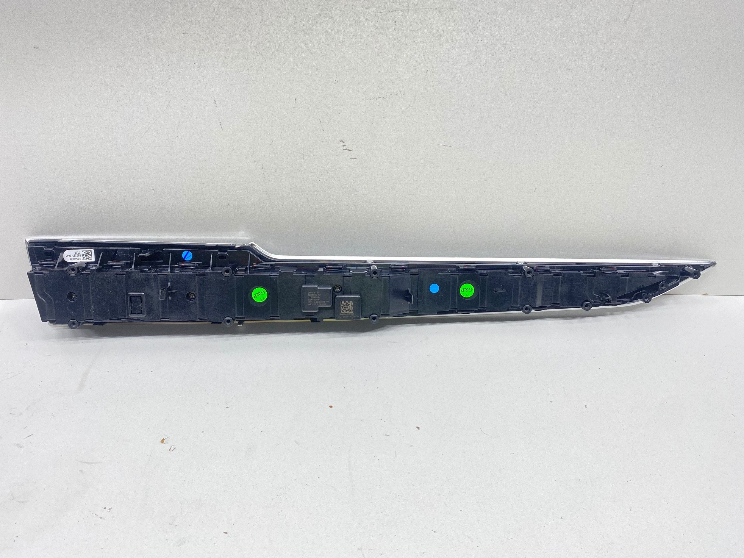 BMW 7 G70 i7 Front Left Door Touch Panel image 3