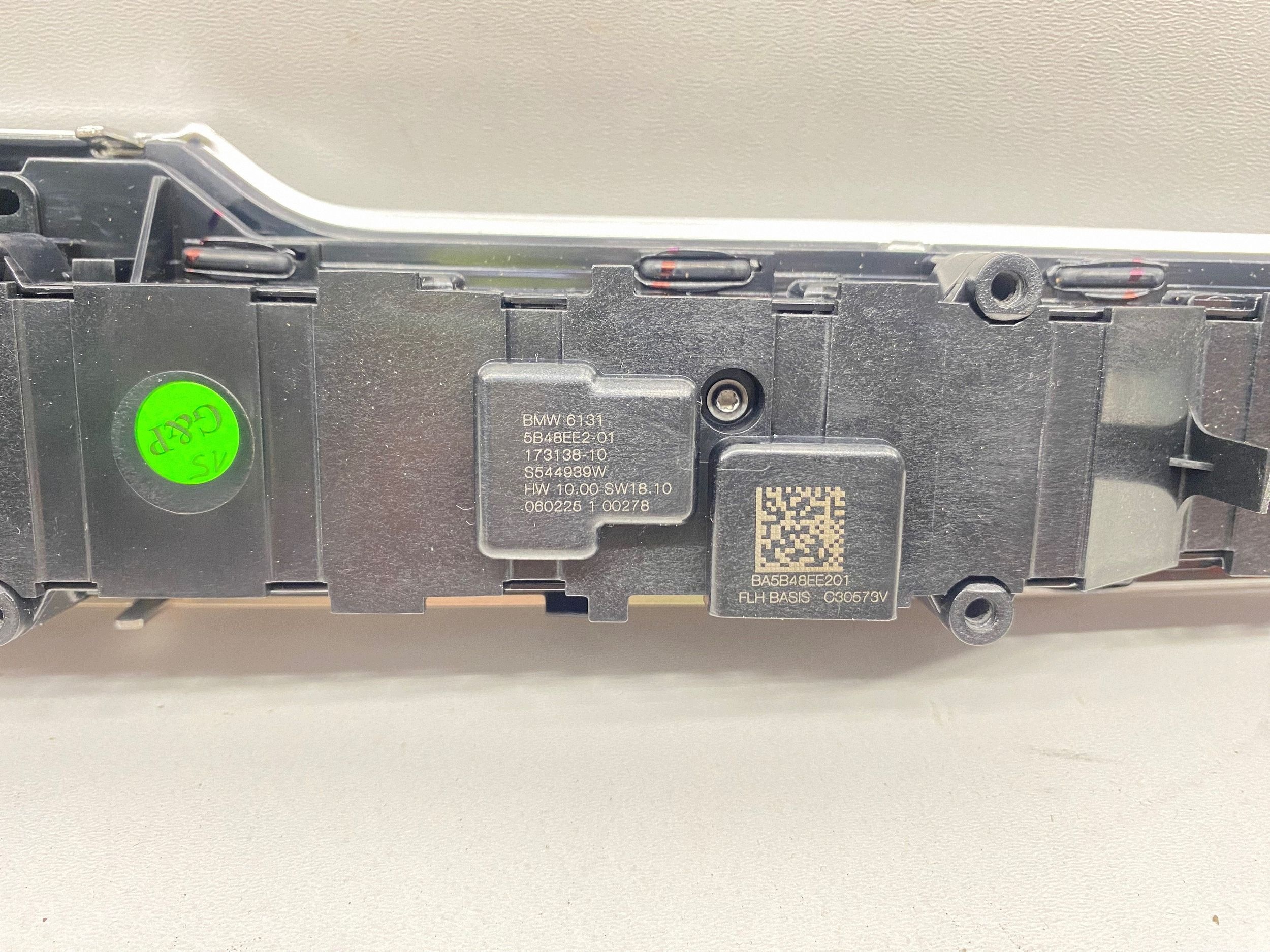 BMW 7 G70 i7 Front Left Door Touch Panel image 4