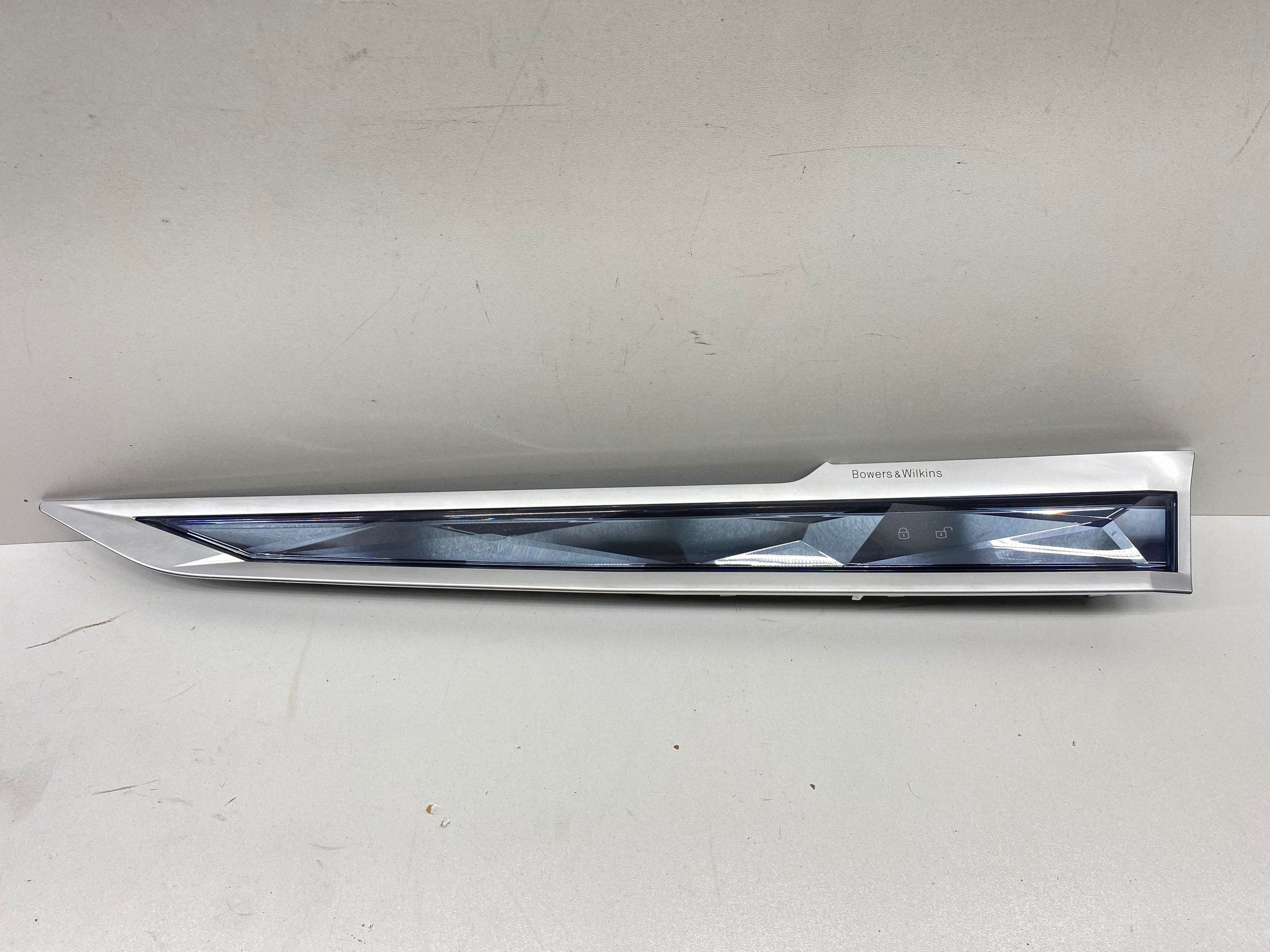BMW 7 G70 i7 Front Left Door Touch Panel image 5
