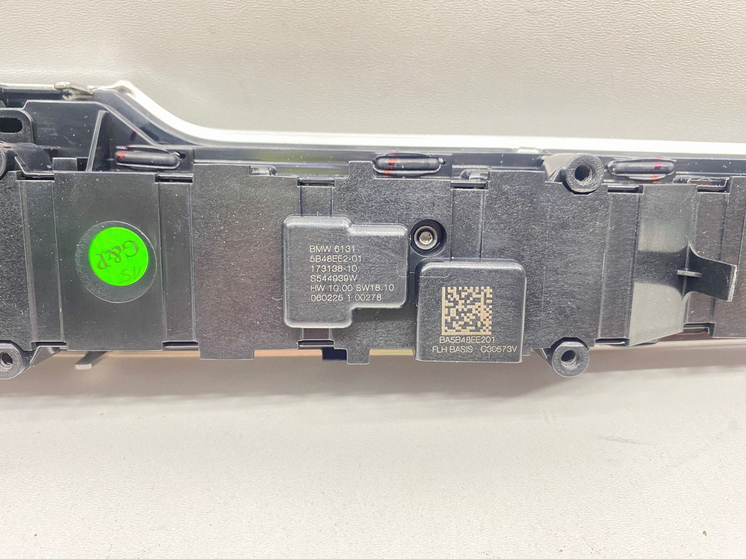 BMW 7 G70 i7 Front Left Door Touch Panel image 7