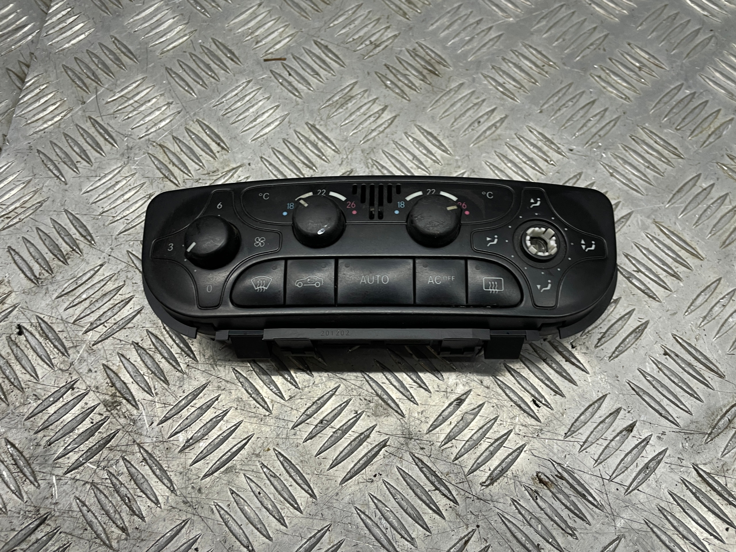 Klimatpanel Mercedes C W203 00-07 image 2