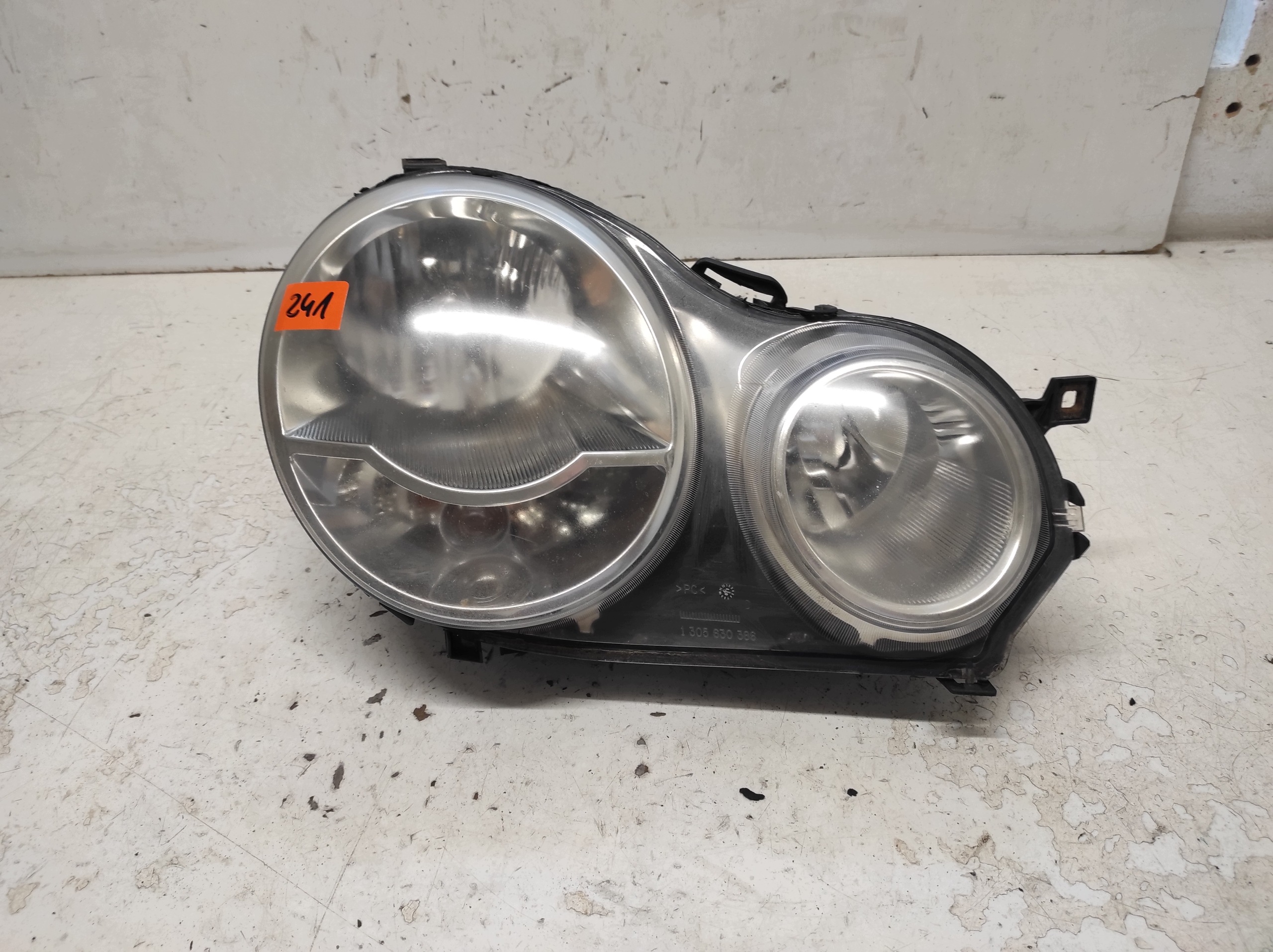 VW Polo IV 9N Headlight Right Used