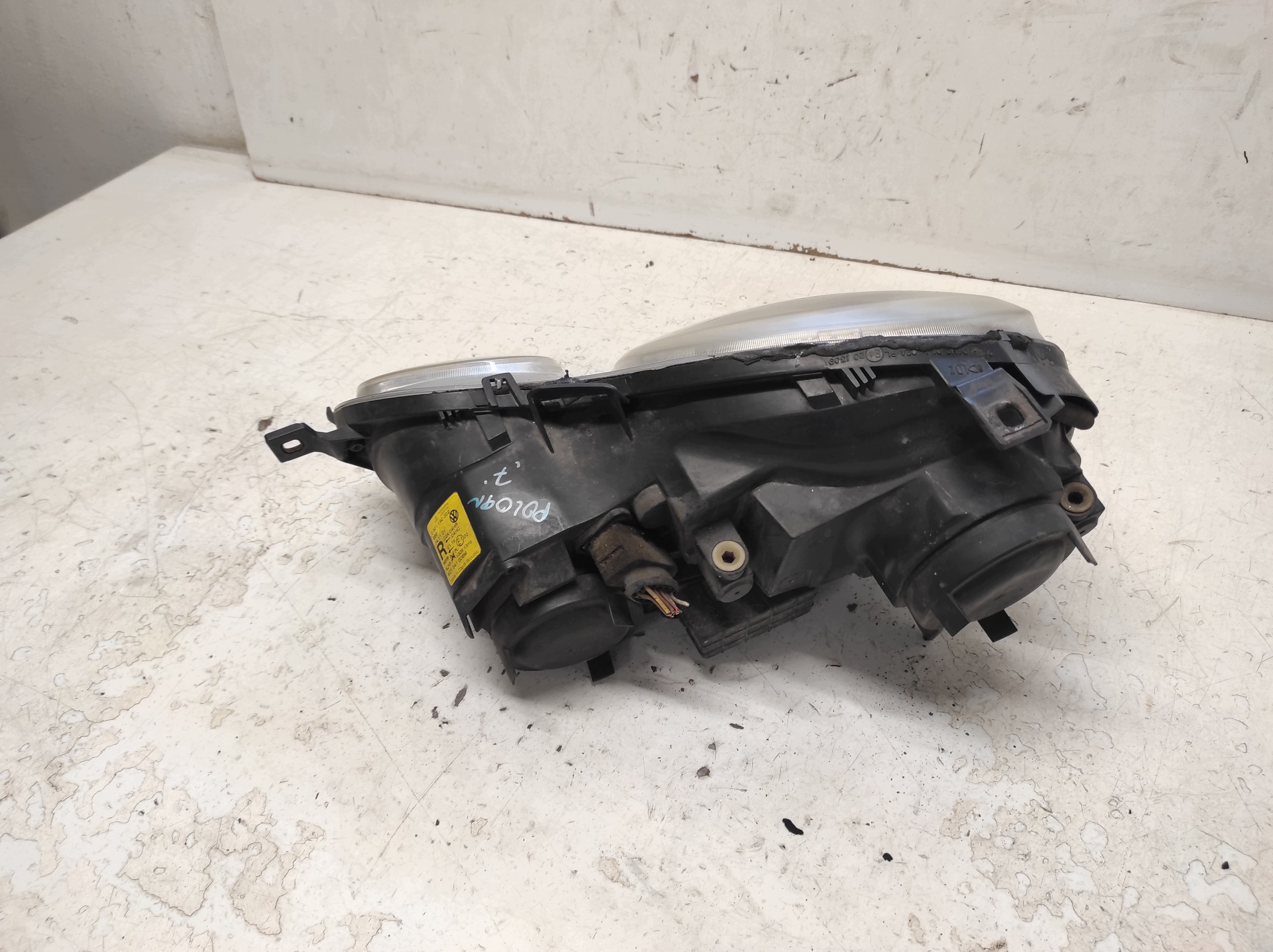 VW Polo IV 9N Strålkastare Höger Fram image 5