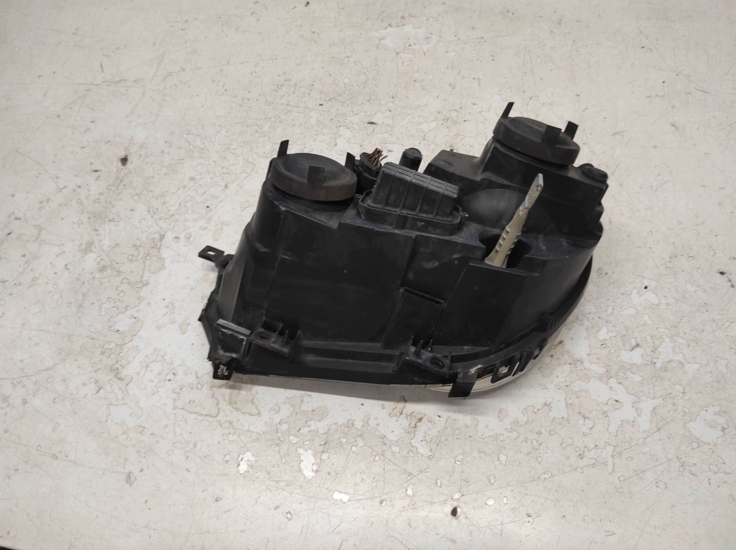 VW Polo IV 9N Strålkastare Höger Fram image 6