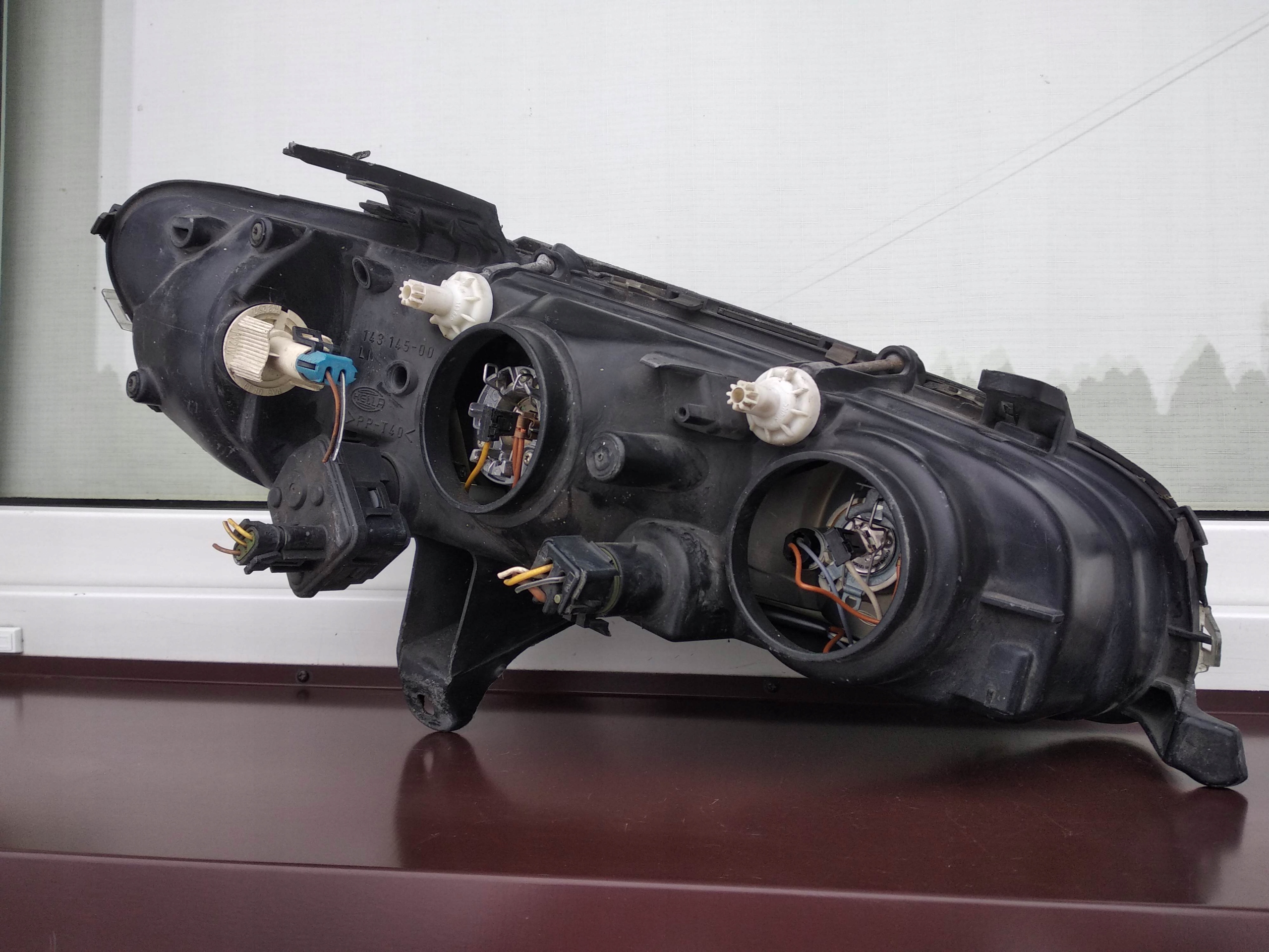 Phare avant gauche Opel Omega B Hella image 6