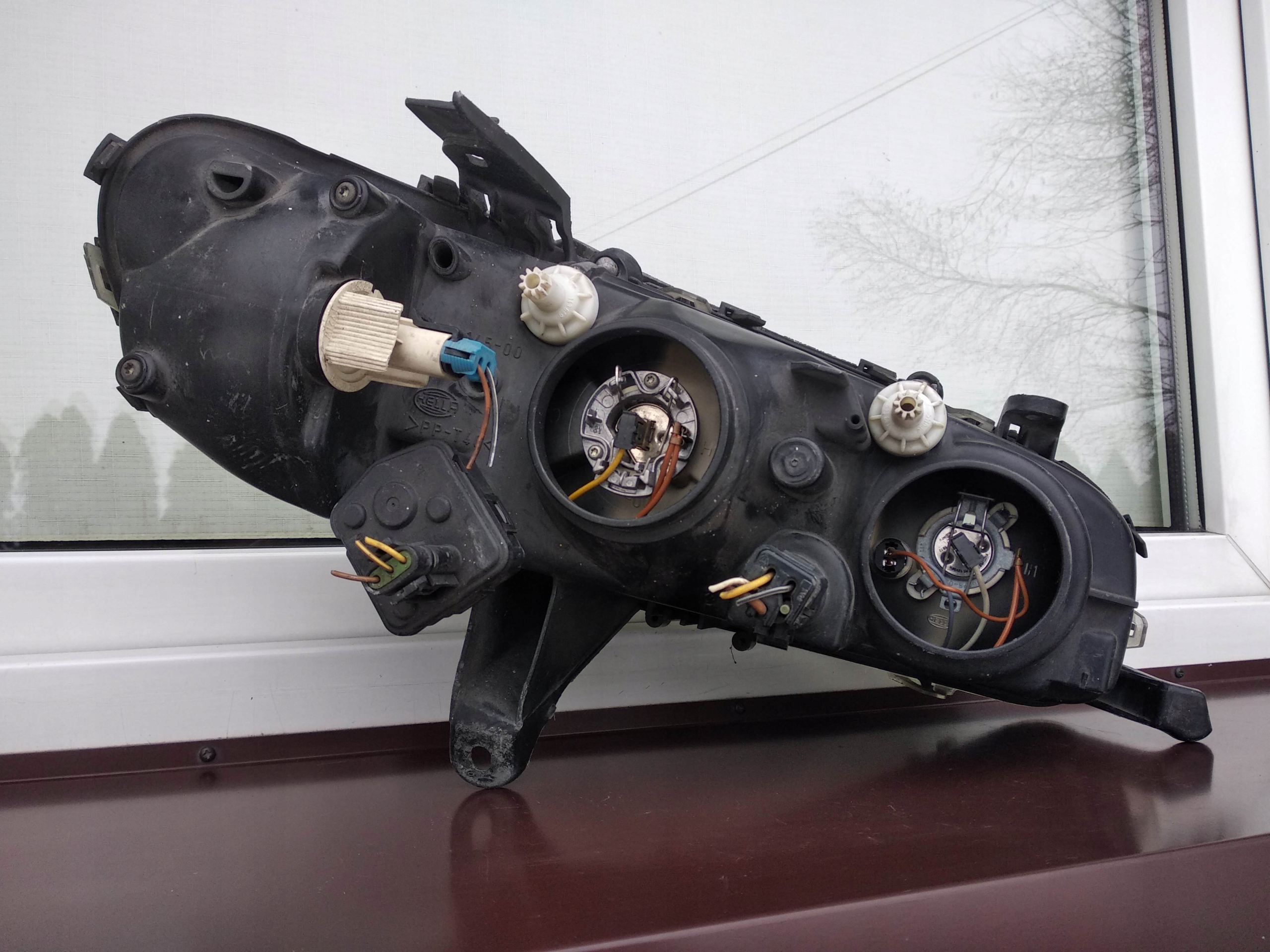 Phare avant gauche Opel Omega B Hella image 7