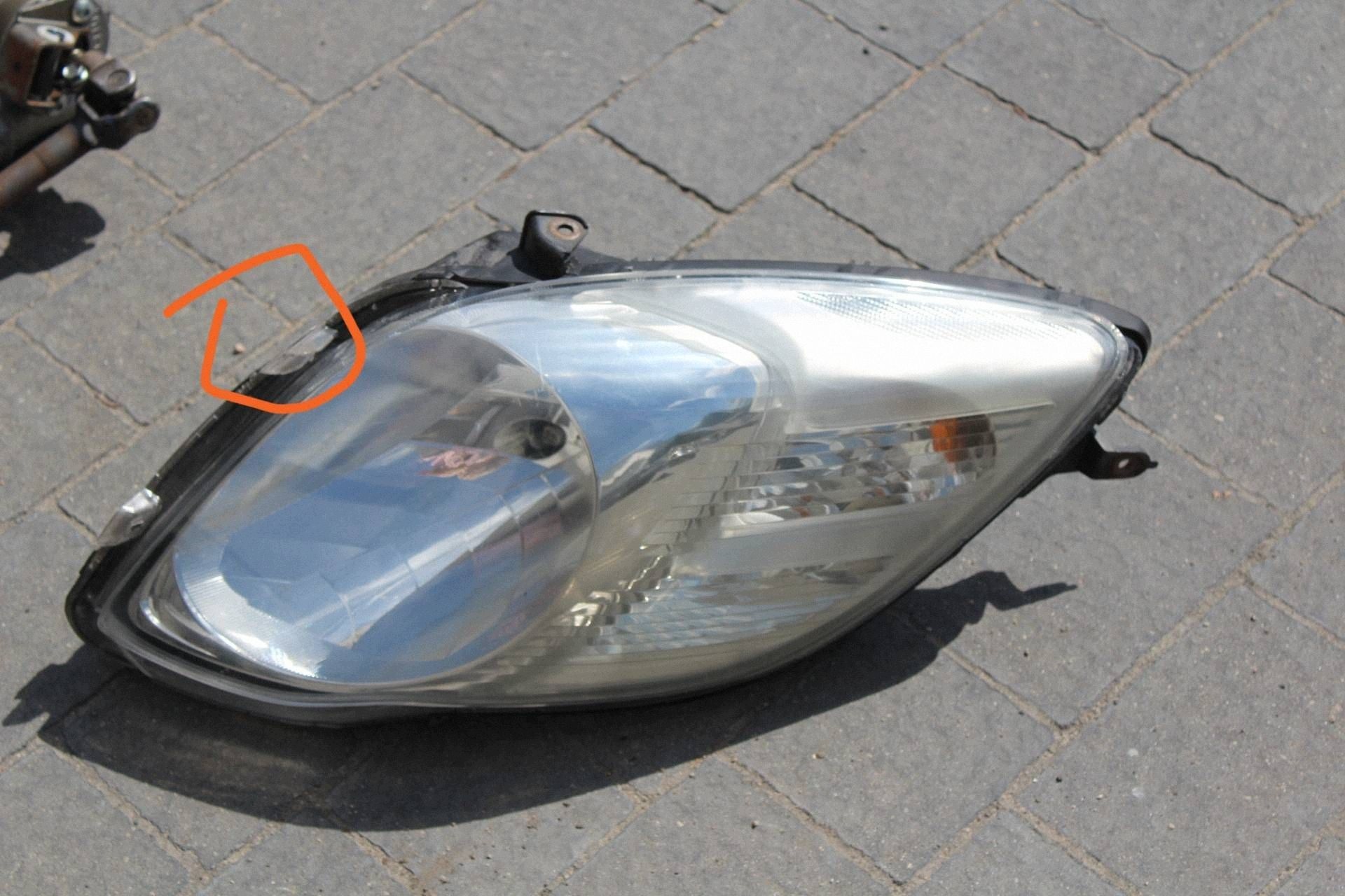 Voorlamp Rechts Toyota Yaris II LIFT BGK3242
