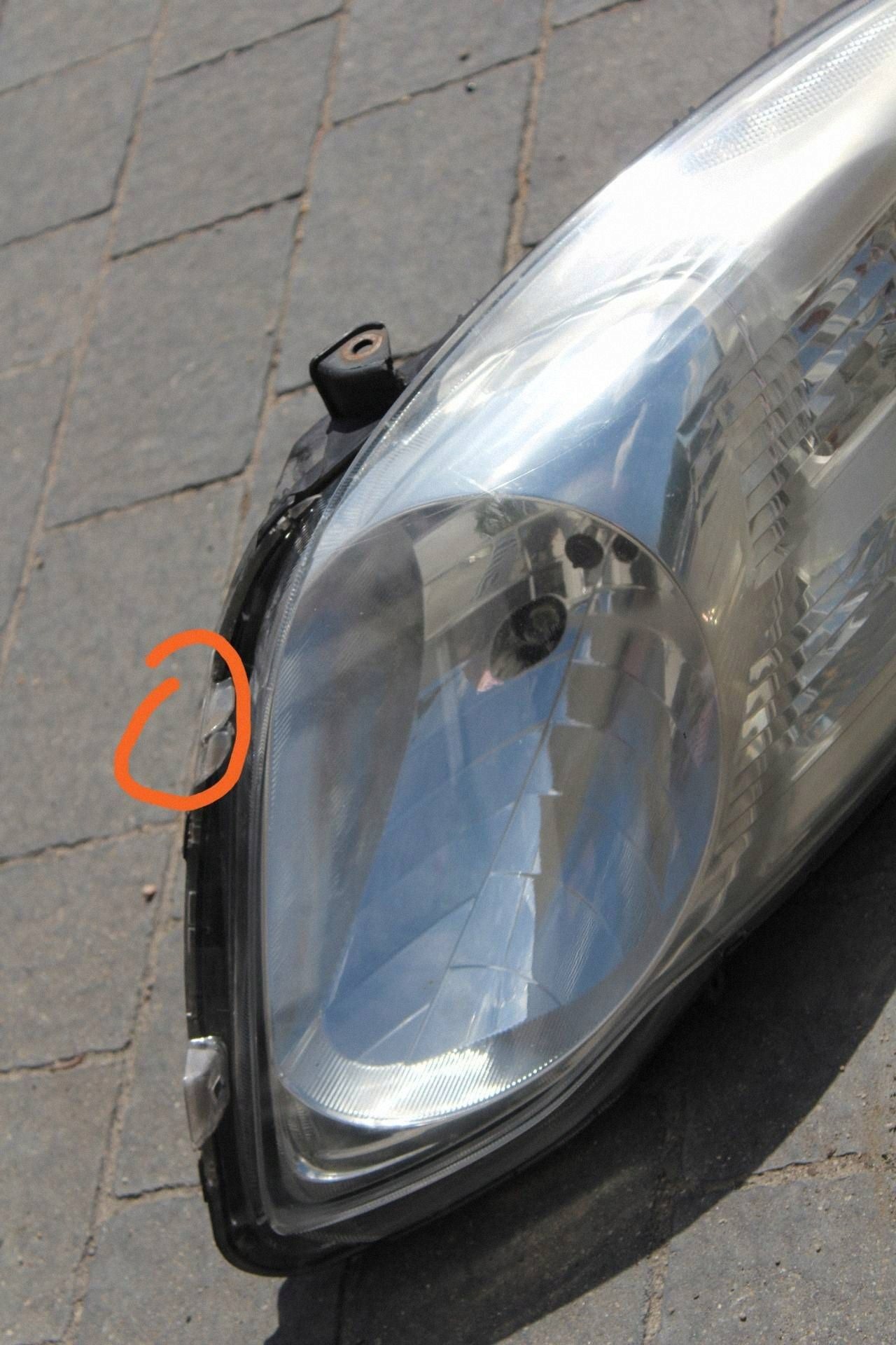 Toyota Yaris II Lift Front Right Headlight BGK3242
