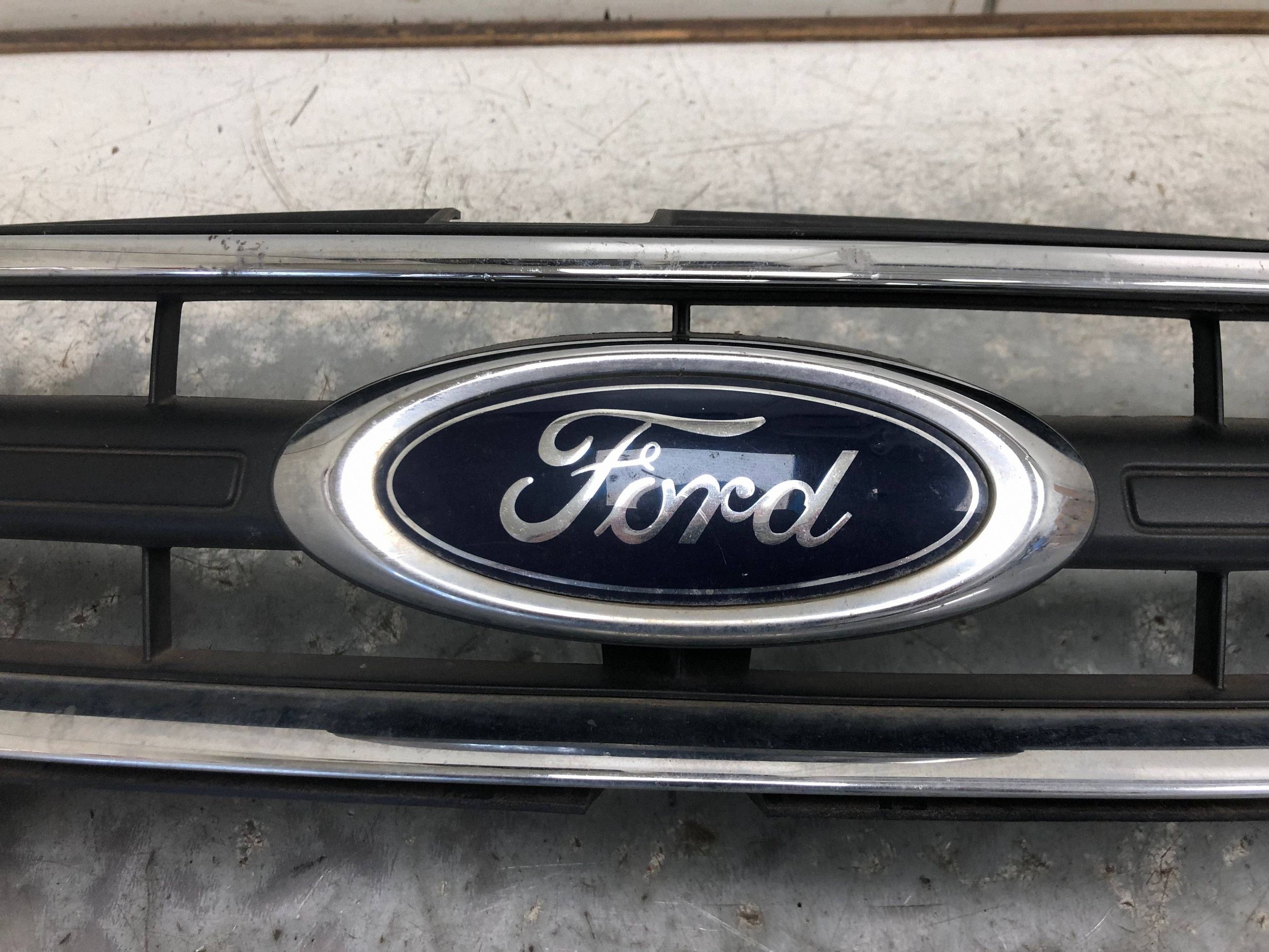 Ford Mondeo MK4 maskin ritilä BS71-8200-A image 3