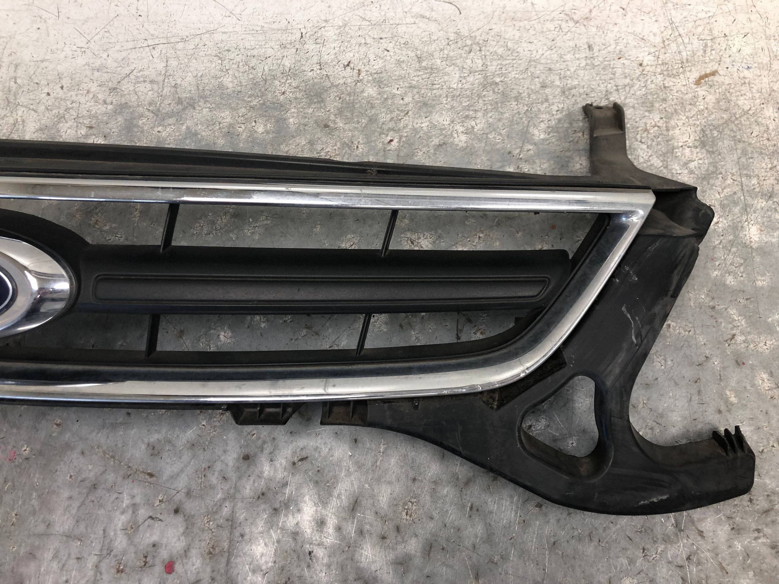 Ford Mondeo MK4 maskin ritilä BS71-8200-A image 4