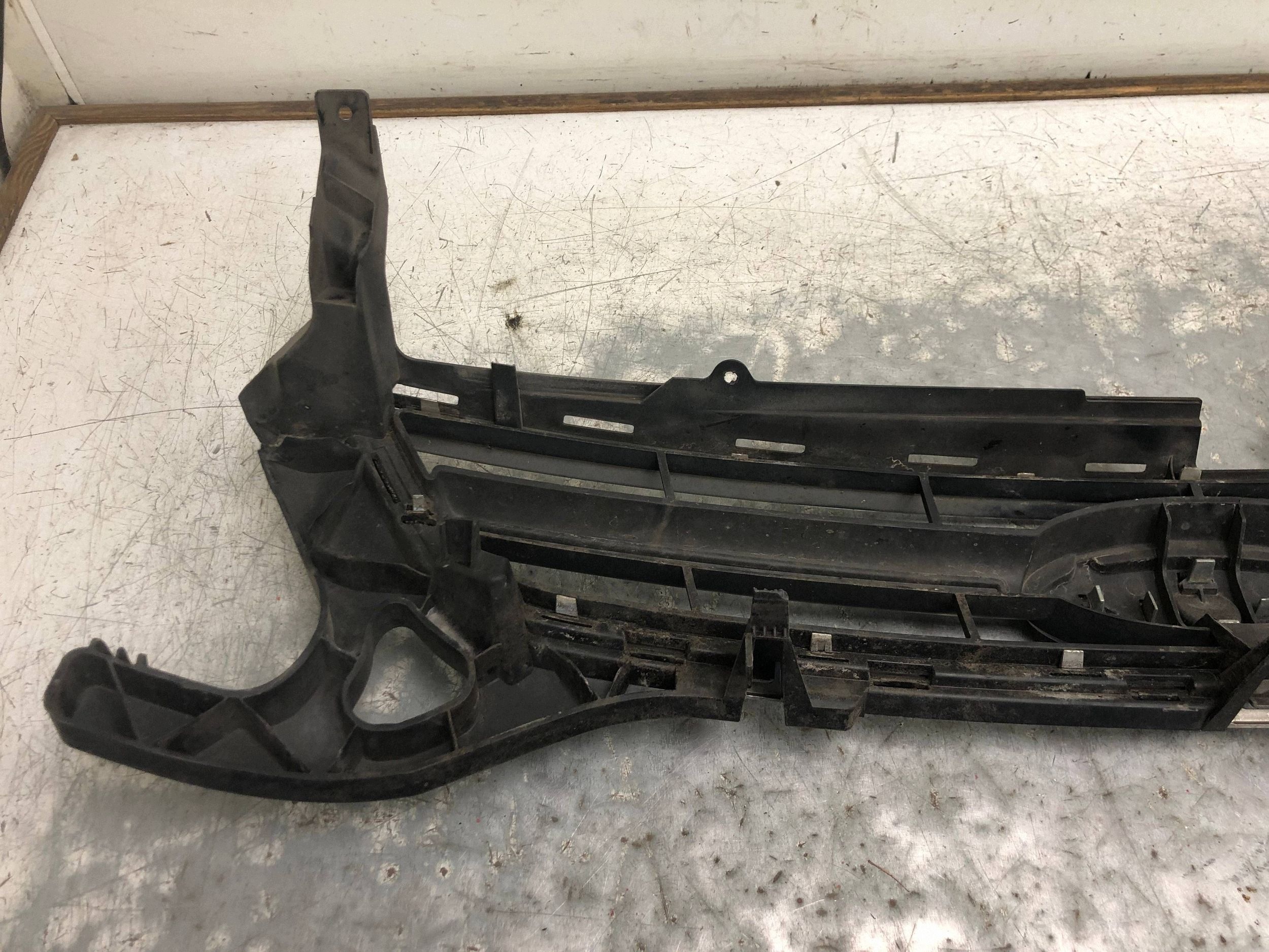 Ford Mondeo MK4 maskin ritilä BS71-8200-A image 7
