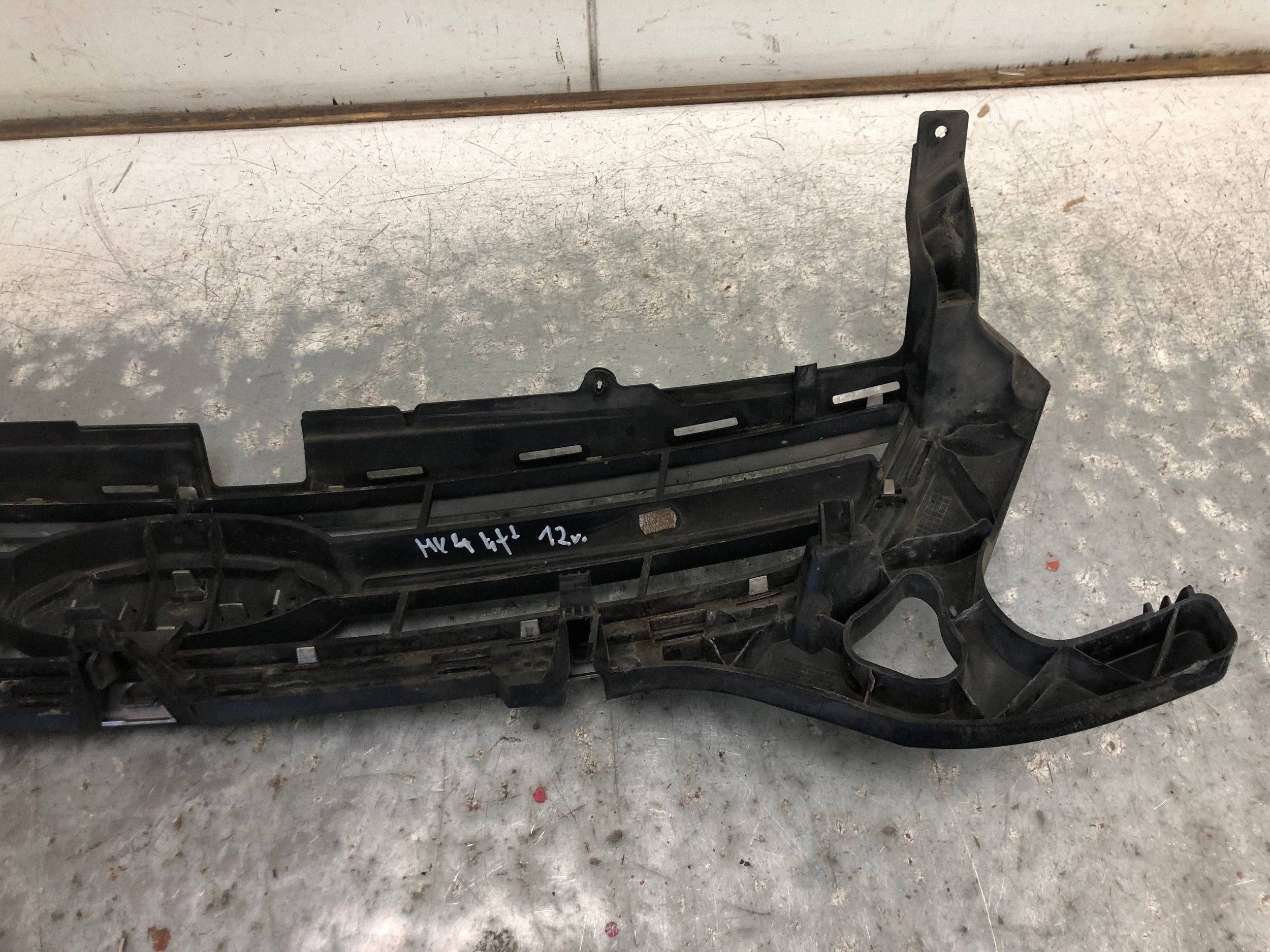 Ford Mondeo MK4 maskin ritilä BS71-8200-A image 8