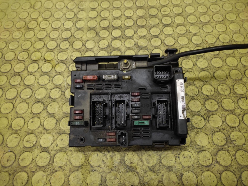 Peugeot 307 BSI Module F-158719-9650663980 image 2