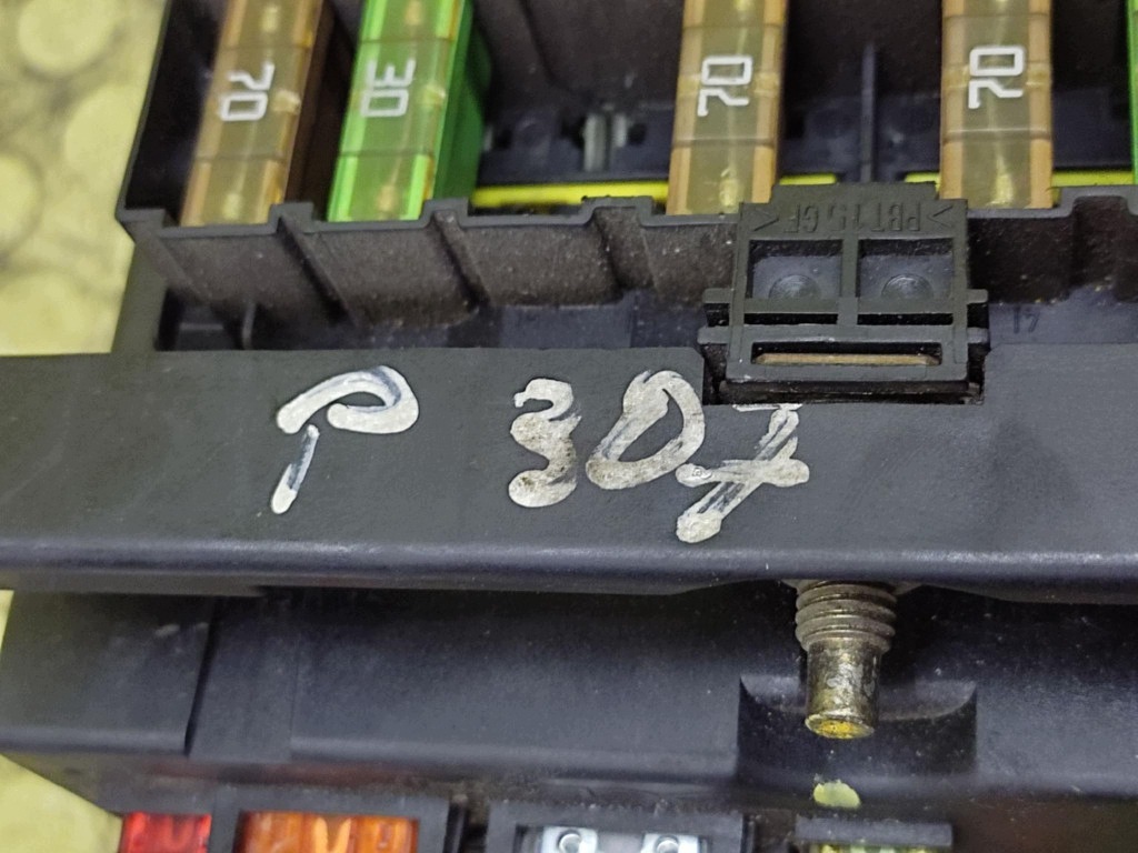 Peugeot 307 BSI Module F-158719-9650663980 image 8