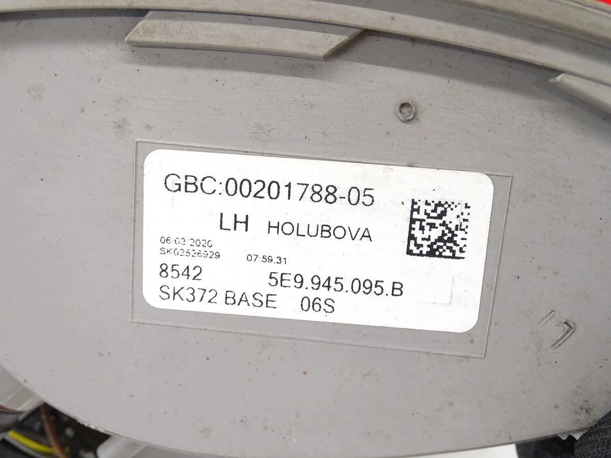 Lanterna Traseira Esquerda Skoda Octavia III 5E image 9