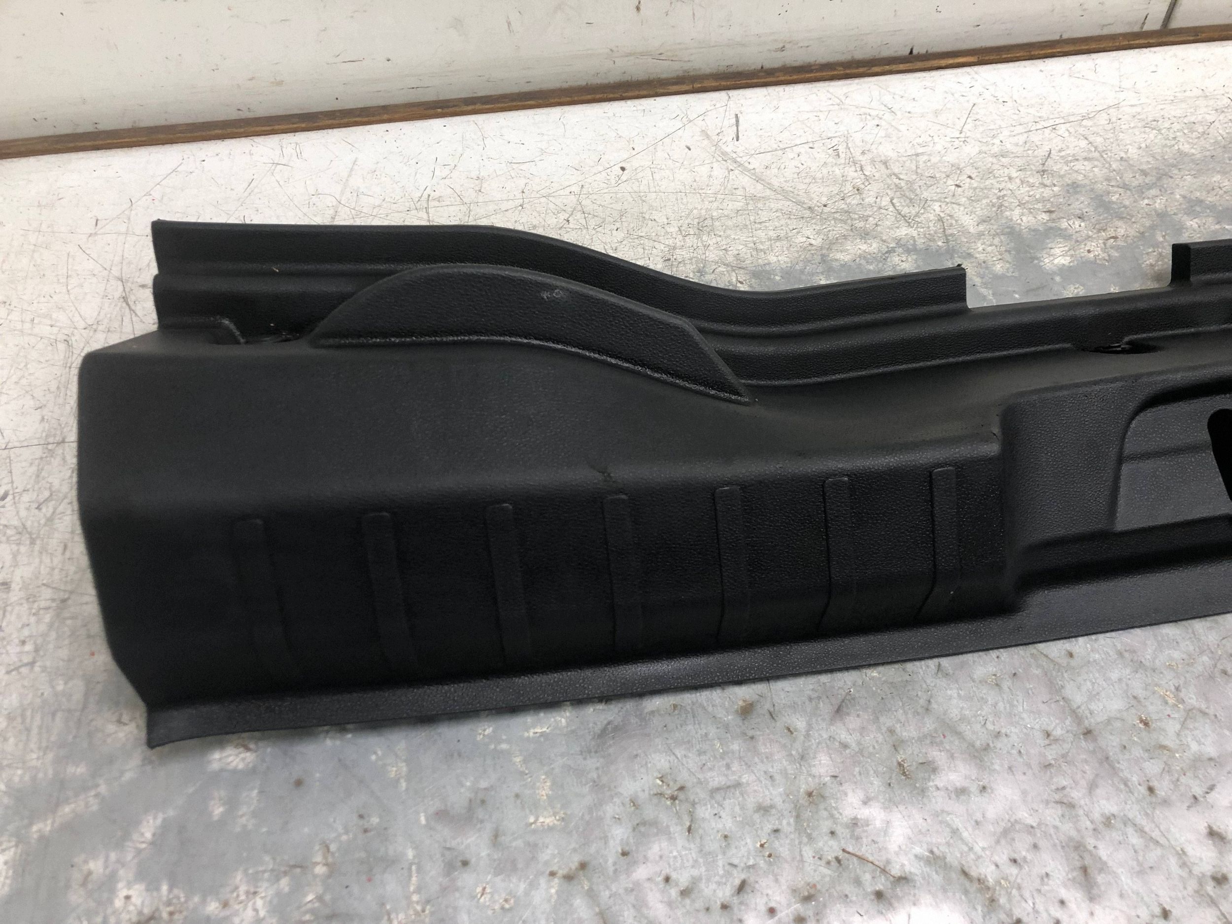 Jeep Avenger kynnyslevy 735737904BILI