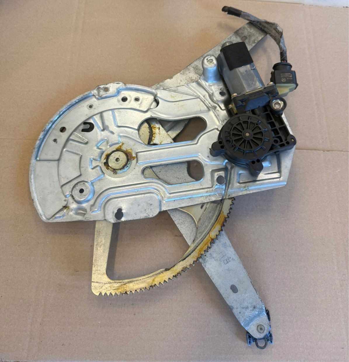 Volvo S80 Right Front Window Regulator image 2